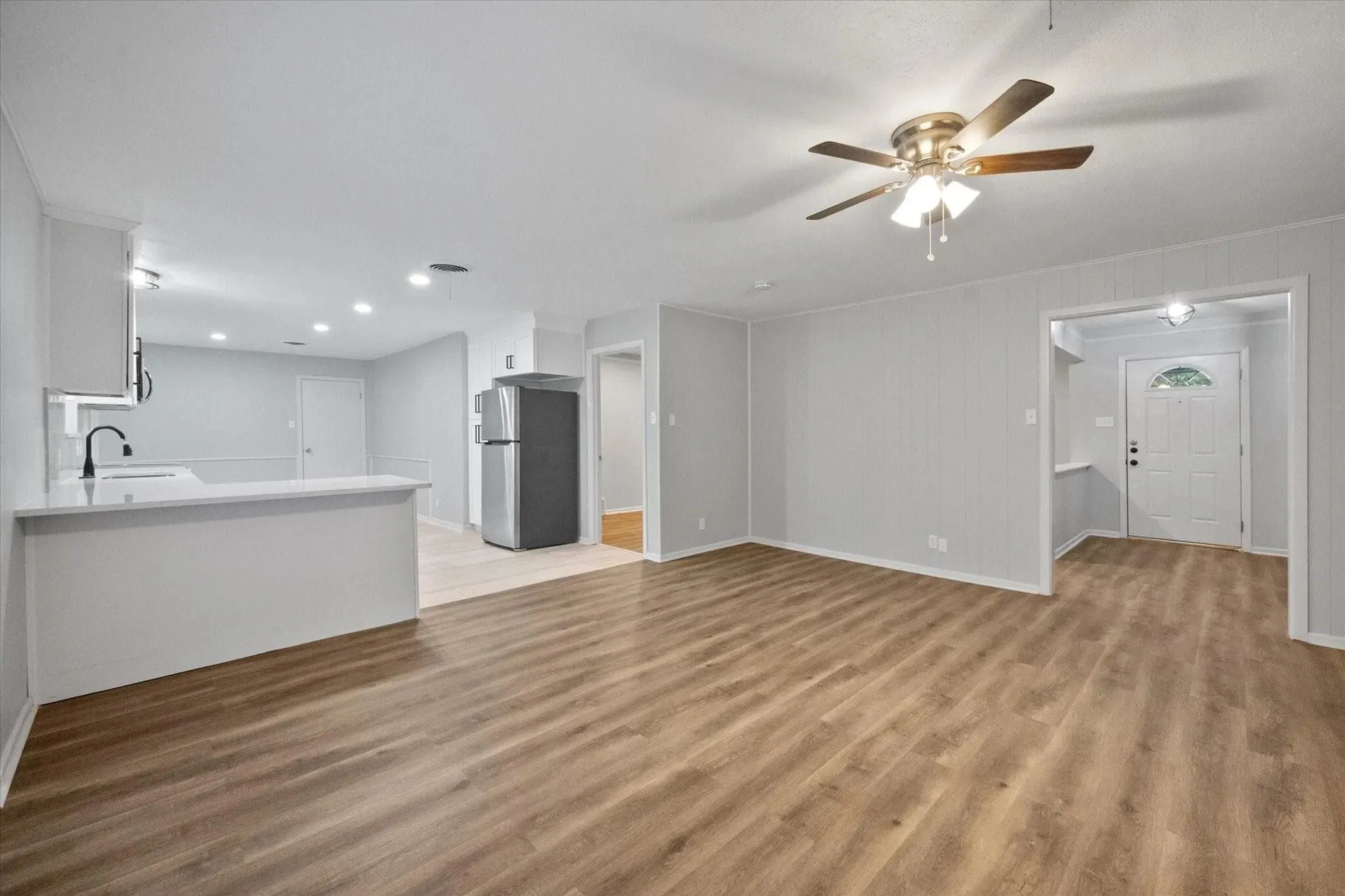 Single Family Residence For Sale in Tarrant County , 7821 Regency Lane, Fort Worth, Texas 76134, 3 Bedrooms, 2 Bathrooms, 2 Garage spaces, 1,946 Sqft, built in 1963, Preowned, Price $264,000, mls#21211272, Real Estate Agent in Fort Worth, Homes For Sale in Tarrant county, Homes For Sale in Fort Worth, Realtor in Fort Worth Texas, Real Estate Brokerage Independent Realty Texas, Luminita Cordes Realtor