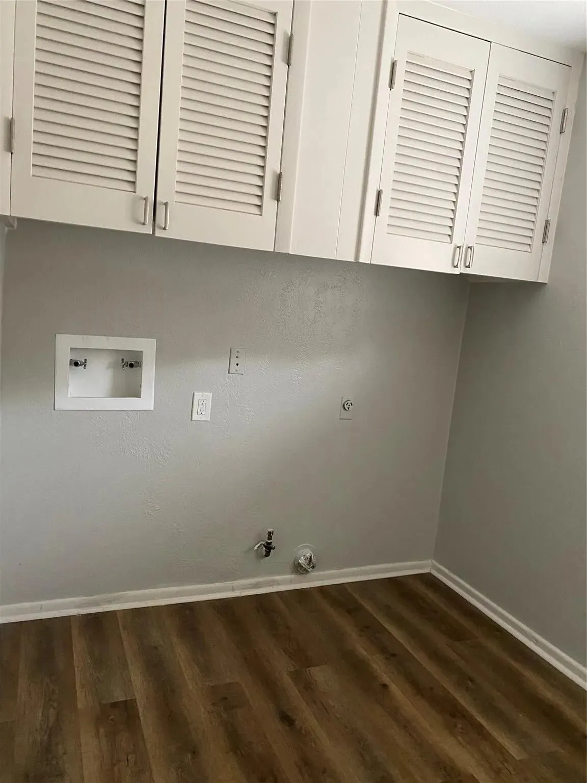 Single Family Residence For Sale in Tarrant County , 7821 Regency Lane, Fort Worth, Texas 76134, 3 Bedrooms, 2 Bathrooms, 2 Garage spaces, 1,946 Sqft, built in 1963, Preowned, Price $264,000, mls#21211272, Real Estate Agent in Fort Worth, Homes For Sale in Tarrant county, Homes For Sale in Fort Worth, Realtor in Fort Worth Texas, Real Estate Brokerage Independent Realty Texas, Luminita Cordes Realtor