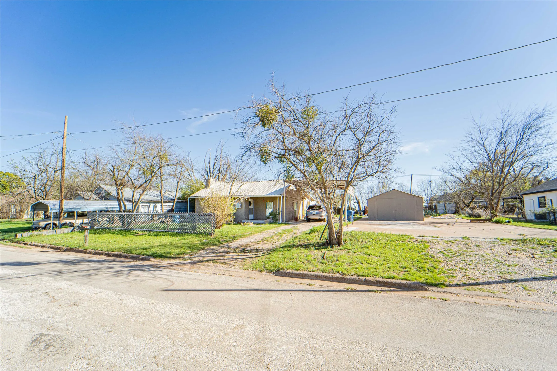 Single Family Residence For Sale in Stephens County , 903 W Wheeler Street, Breckenridge, Texas 76424, 2 Bedrooms, 1 Bathroom, Garage spaces, 1,165 Sqft, built in 1948, Price $109,500, mls#21210462, Real Estate Agent in Breckenridge, Homes For Sale in Stephens county, Homes For Sale in Breckenridge, Realtor in Breckenridge Texas, Real Estate Brokerage Independent Realty Texas, Luminita Cordes Realtor