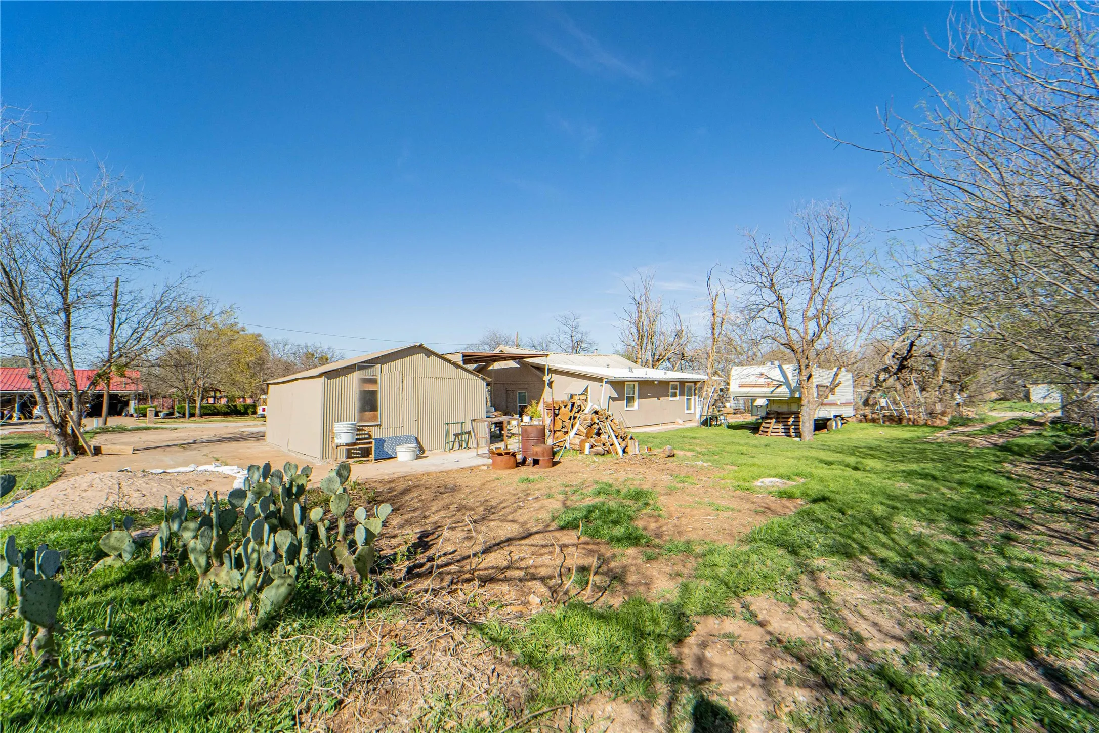 Single Family Residence For Sale in Stephens County , 903 W Wheeler Street, Breckenridge, Texas 76424, 2 Bedrooms, 1 Bathroom, Garage spaces, 1,165 Sqft, built in 1948, Price $109,500, mls#21210462, Real Estate Agent in Breckenridge, Homes For Sale in Stephens county, Homes For Sale in Breckenridge, Realtor in Breckenridge Texas, Real Estate Brokerage Independent Realty Texas, Luminita Cordes Realtor