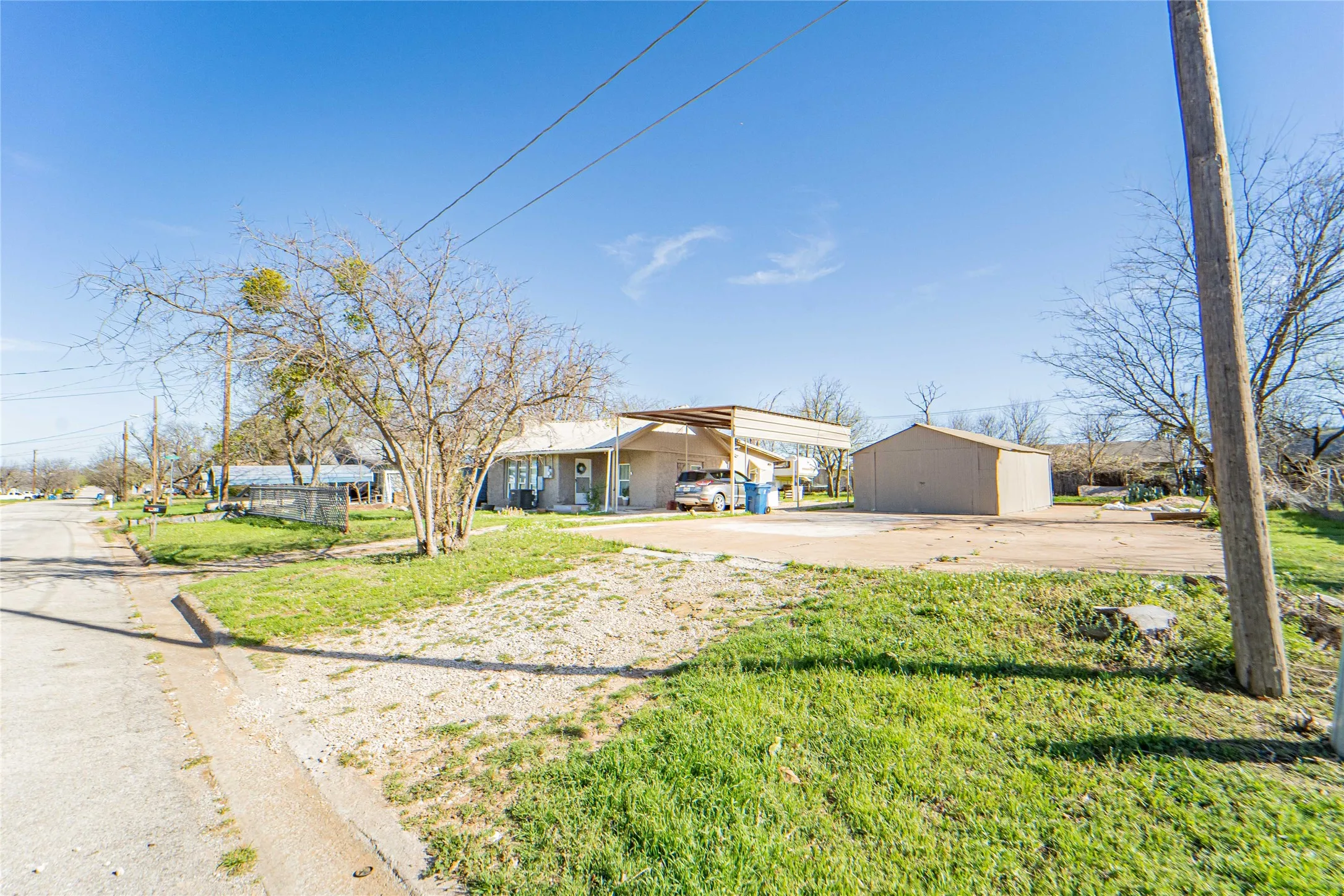 Single Family Residence For Sale in Stephens County , 903 W Wheeler Street, Breckenridge, Texas 76424, 2 Bedrooms, 1 Bathroom, Garage spaces, 1,165 Sqft, built in 1948, Price $109,500, mls#21210462, Real Estate Agent in Breckenridge, Homes For Sale in Stephens county, Homes For Sale in Breckenridge, Realtor in Breckenridge Texas, Real Estate Brokerage Independent Realty Texas, Luminita Cordes Realtor