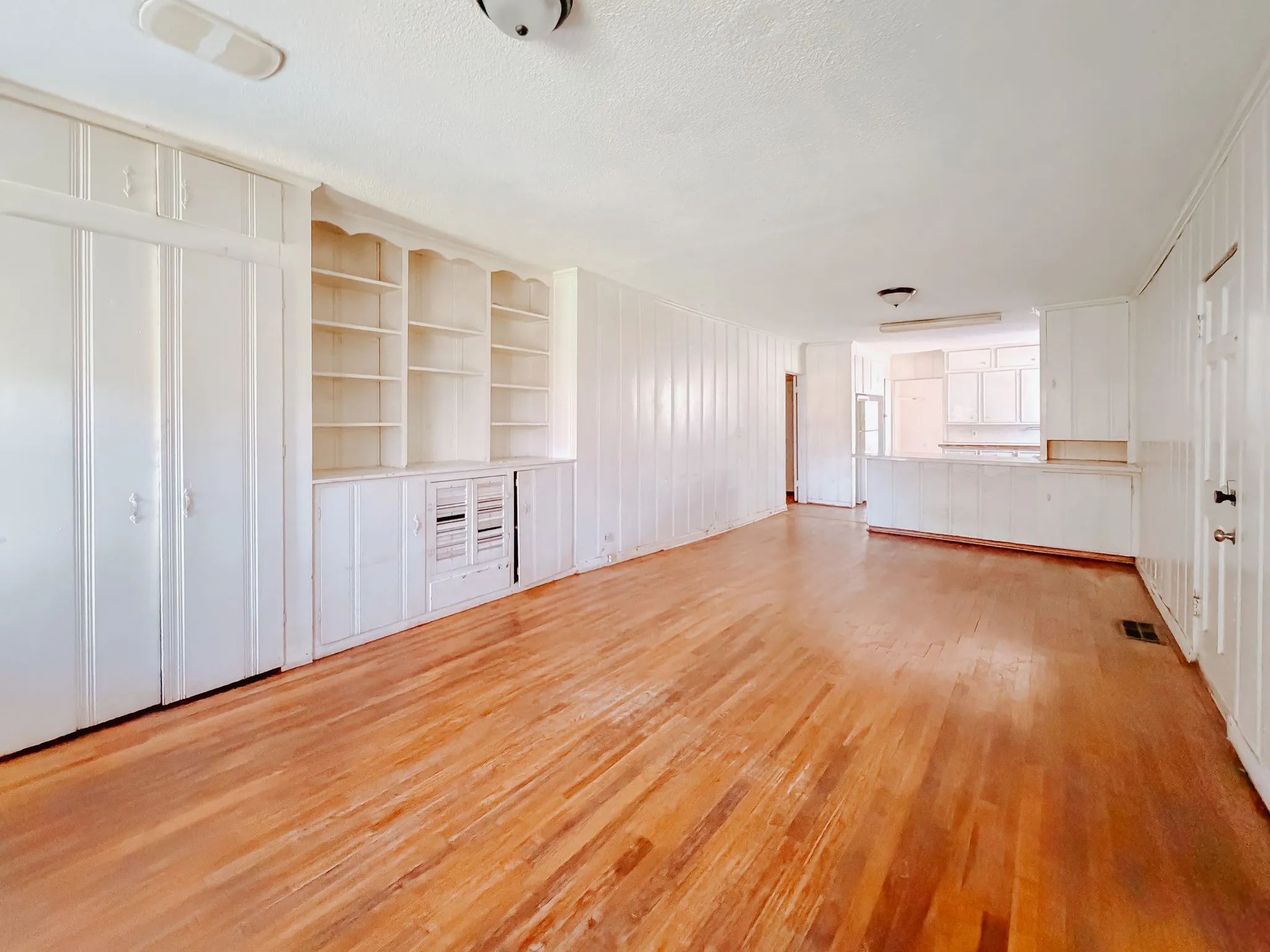 Single Family Residence For Sale in Navarro County , 409 S 31st Street, Corsicana, Texas 75110, 3 Bedrooms, 2 Bathrooms, 1 Garage spaces, 1,743 Sqft, built in 1945, Price $155,000, mls#21214234, Real Estate Agent in Corsicana, Homes For Sale in Navarro county, Homes For Sale in Corsicana, Realtor in Corsicana Texas, Real Estate Brokerage Independent Realty Texas, Luminita Cordes Realtor