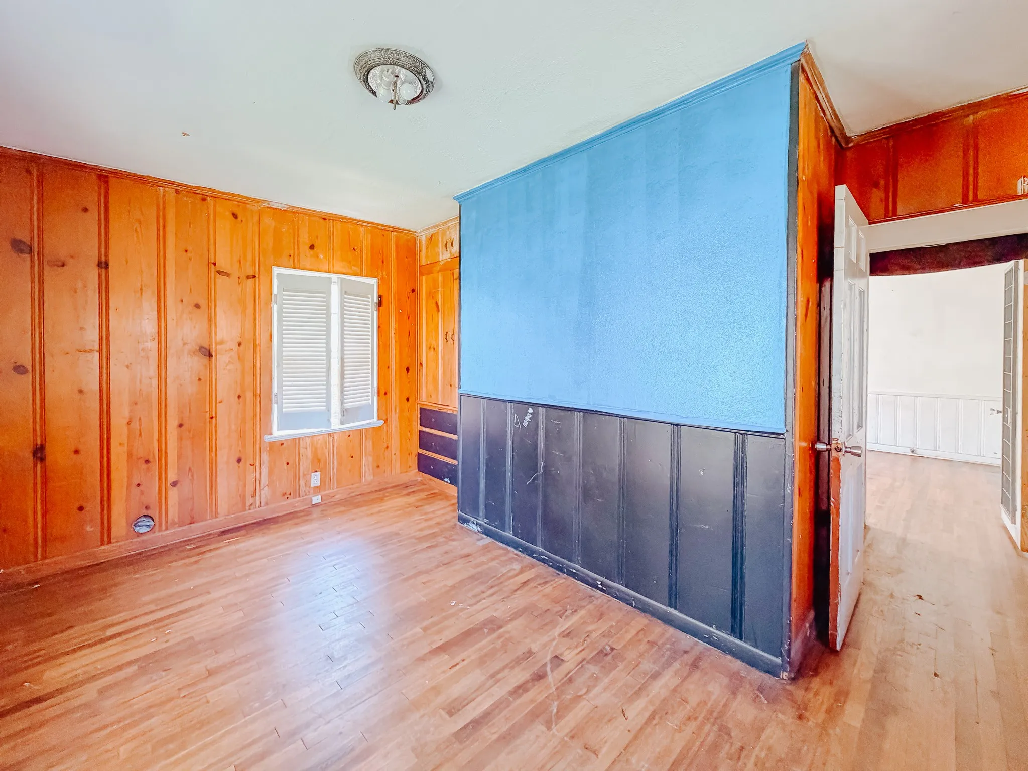 Single Family Residence For Sale in Navarro County , 409 S 31st Street, Corsicana, Texas 75110, 3 Bedrooms, 2 Bathrooms, 1 Garage spaces, 1,743 Sqft, built in 1945, Price $155,000, mls#21214234, Real Estate Agent in Corsicana, Homes For Sale in Navarro county, Homes For Sale in Corsicana, Realtor in Corsicana Texas, Real Estate Brokerage Independent Realty Texas, Luminita Cordes Realtor
