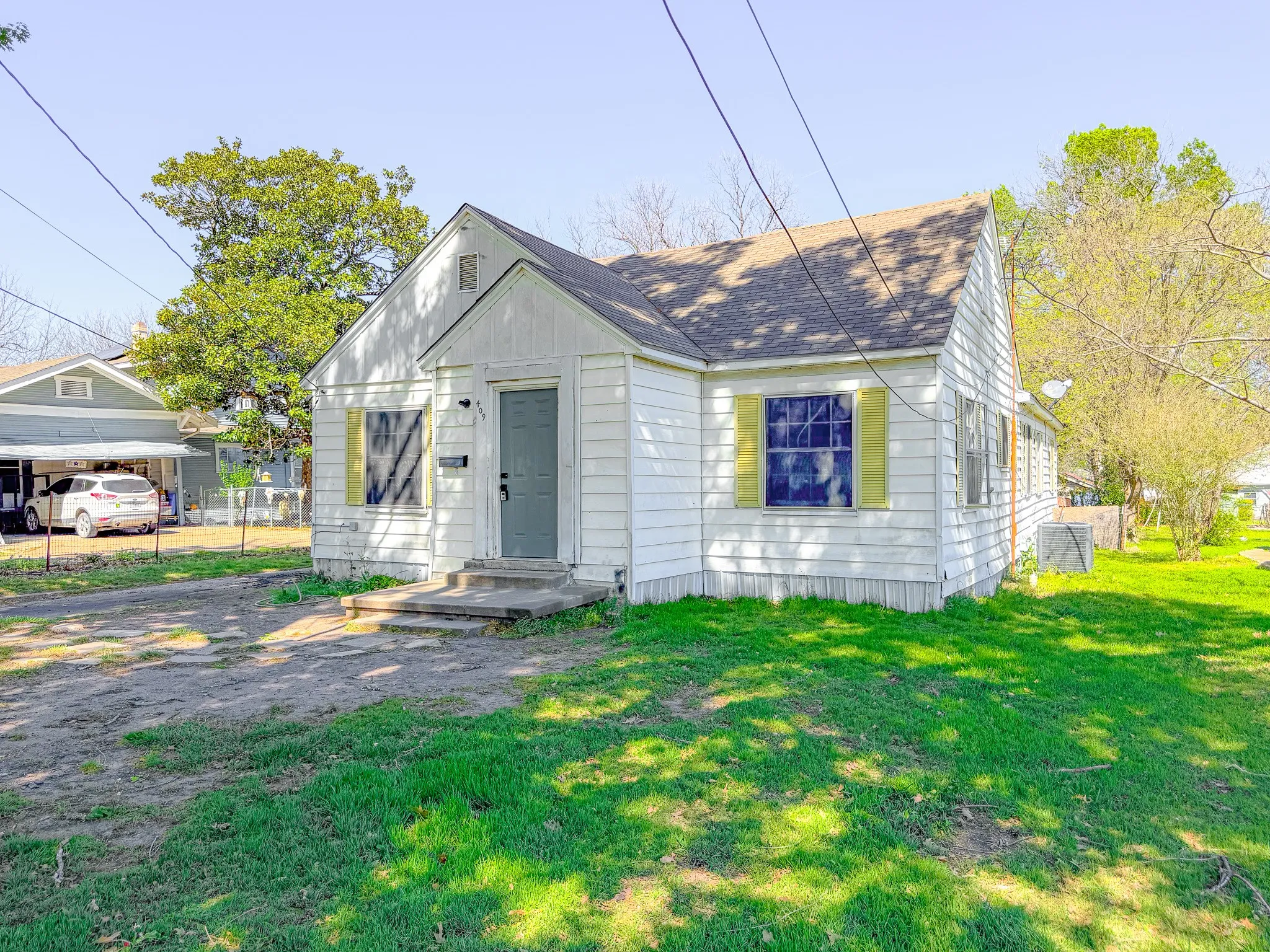 Single Family Residence For Sale in Navarro County , 409 S 31st Street, Corsicana, Texas 75110, 3 Bedrooms, 2 Bathrooms, 1 Garage spaces, 1,743 Sqft, built in 1945, Price $155,000, mls#21214234, Real Estate Agent in Corsicana, Homes For Sale in Navarro county, Homes For Sale in Corsicana, Realtor in Corsicana Texas, Real Estate Brokerage Independent Realty Texas, Luminita Cordes Realtor