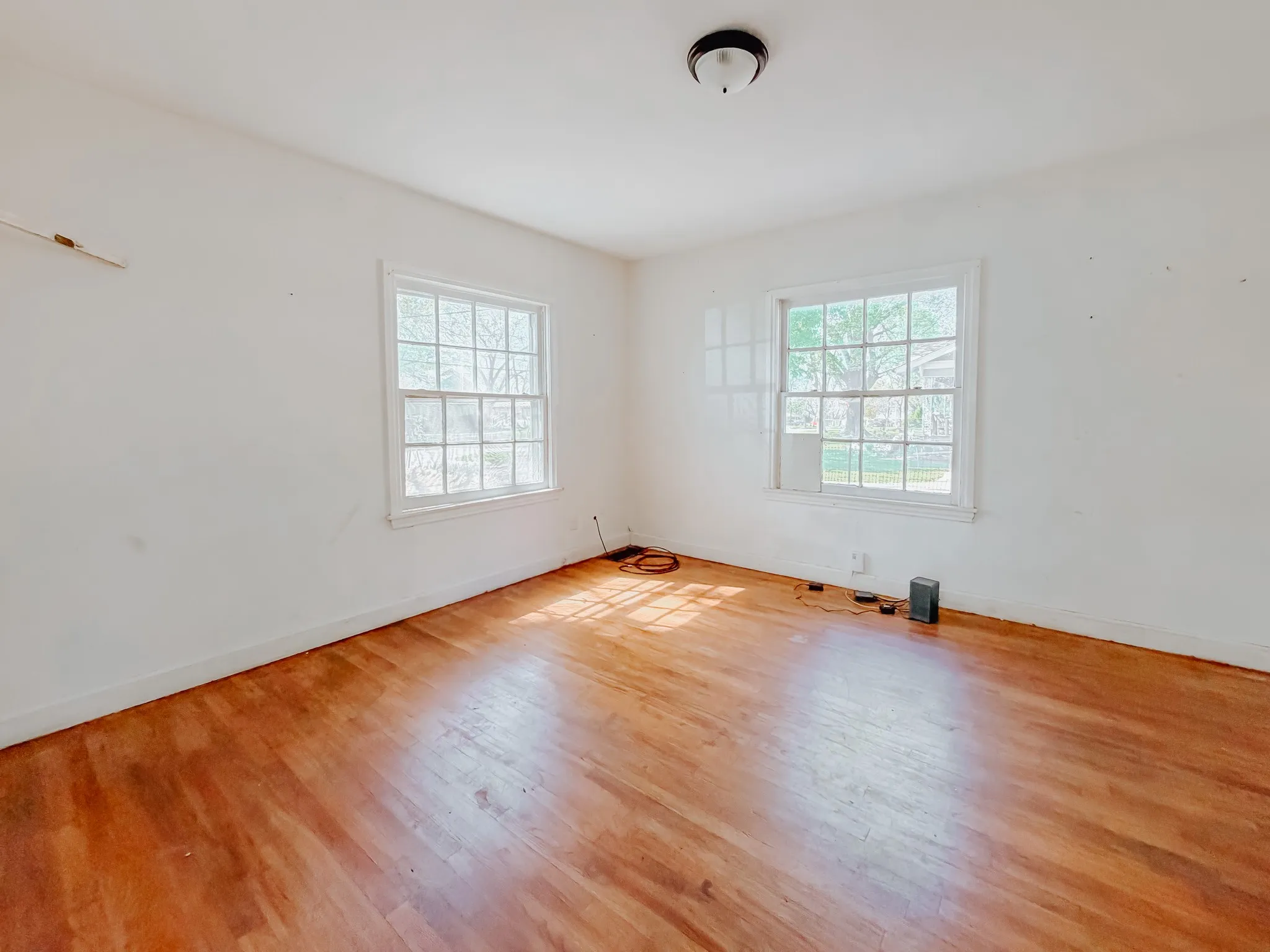 Single Family Residence For Sale in Navarro County , 409 S 31st Street, Corsicana, Texas 75110, 3 Bedrooms, 2 Bathrooms, 1 Garage spaces, 1,743 Sqft, built in 1945, Price $155,000, mls#21214234, Real Estate Agent in Corsicana, Homes For Sale in Navarro county, Homes For Sale in Corsicana, Realtor in Corsicana Texas, Real Estate Brokerage Independent Realty Texas, Luminita Cordes Realtor
