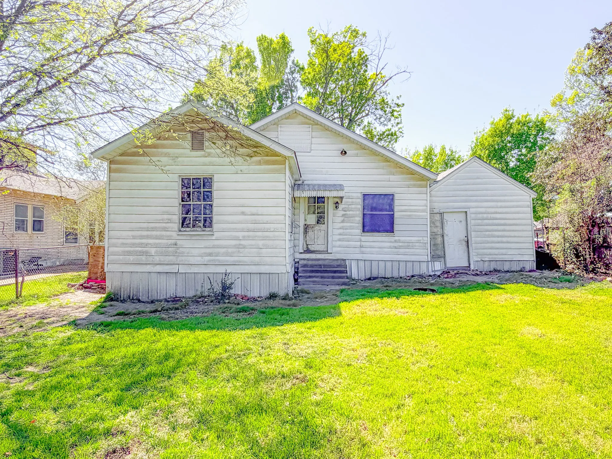 Single Family Residence For Sale in Navarro County , 409 S 31st Street, Corsicana, Texas 75110, 3 Bedrooms, 2 Bathrooms, 1 Garage spaces, 1,743 Sqft, built in 1945, Price $155,000, mls#21214234, Real Estate Agent in Corsicana, Homes For Sale in Navarro county, Homes For Sale in Corsicana, Realtor in Corsicana Texas, Real Estate Brokerage Independent Realty Texas, Luminita Cordes Realtor