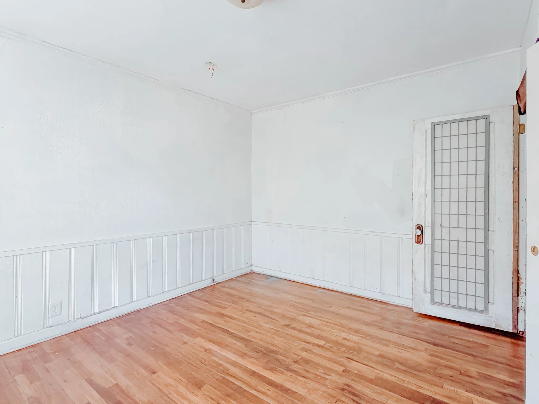 Single Family Residence For Sale in Navarro County , 409 S 31st Street, Corsicana, Texas 75110, 3 Bedrooms, 2 Bathrooms, 1 Garage spaces, 1,743 Sqft, built in 1945, Price $155,000, mls#21214234, Real Estate Agent in Corsicana, Homes For Sale in Navarro county, Homes For Sale in Corsicana, Realtor in Corsicana Texas, Real Estate Brokerage Independent Realty Texas, Luminita Cordes Realtor