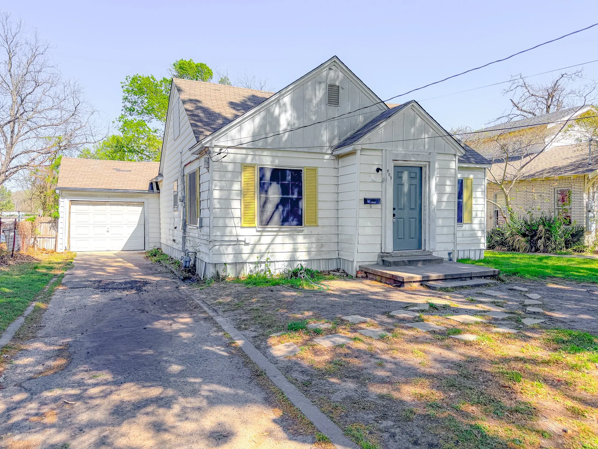 Single Family Residence For Sale in Navarro County , 409 S 31st Street, Corsicana, Texas 75110, 3 Bedrooms, 2 Bathrooms, 1 Garage spaces, 1,743 Sqft, built in 1945, Price $155,000, mls#21214234, Real Estate Agent in Corsicana, Homes For Sale in Navarro county, Homes For Sale in Corsicana, Realtor in Corsicana Texas, Real Estate Brokerage Independent Realty Texas, Luminita Cordes Realtor