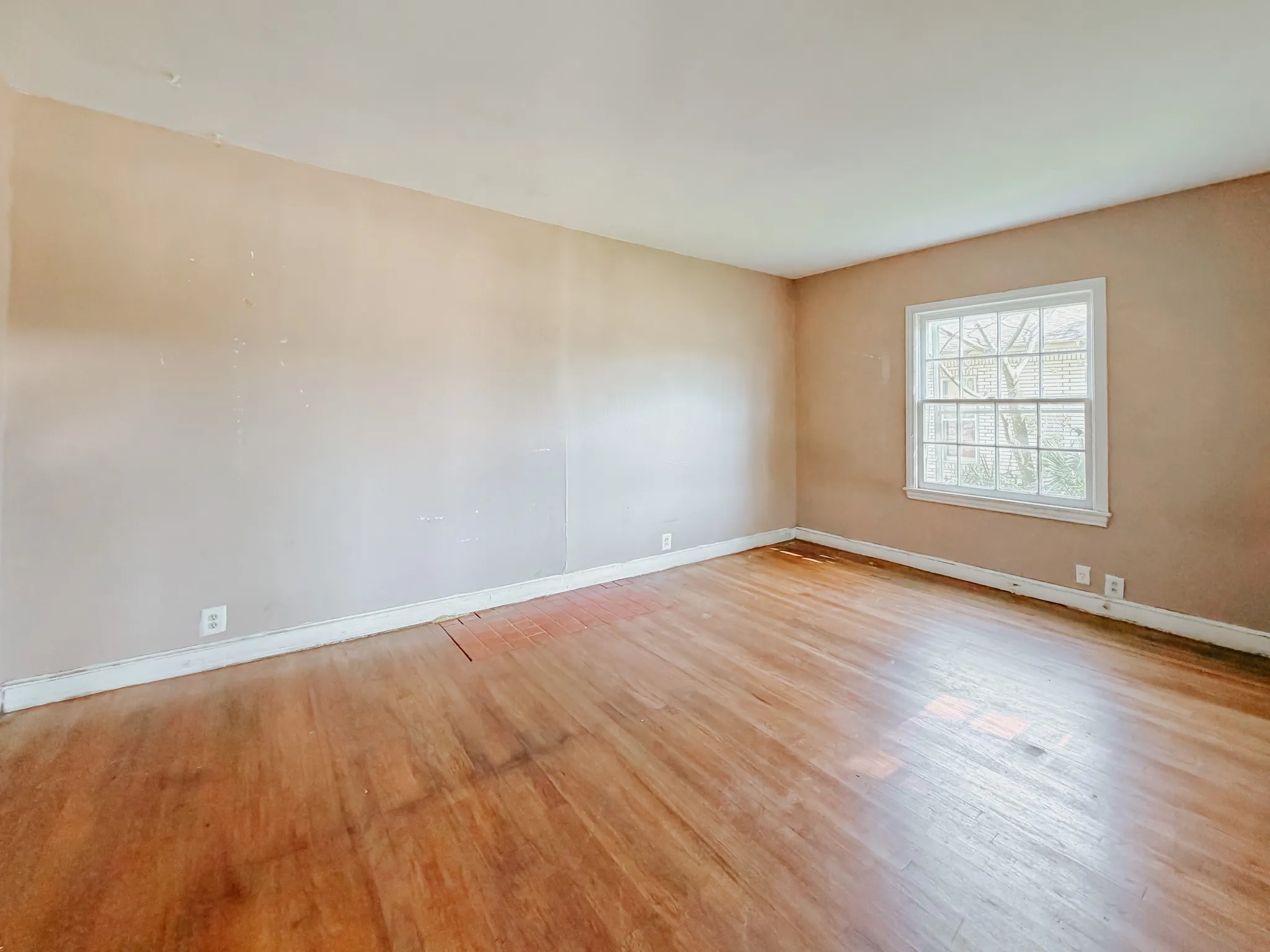 Single Family Residence For Sale in Navarro County , 409 S 31st Street, Corsicana, Texas 75110, 3 Bedrooms, 2 Bathrooms, 1 Garage spaces, 1,743 Sqft, built in 1945, Price $155,000, mls#21214234, Real Estate Agent in Corsicana, Homes For Sale in Navarro county, Homes For Sale in Corsicana, Realtor in Corsicana Texas, Real Estate Brokerage Independent Realty Texas, Luminita Cordes Realtor