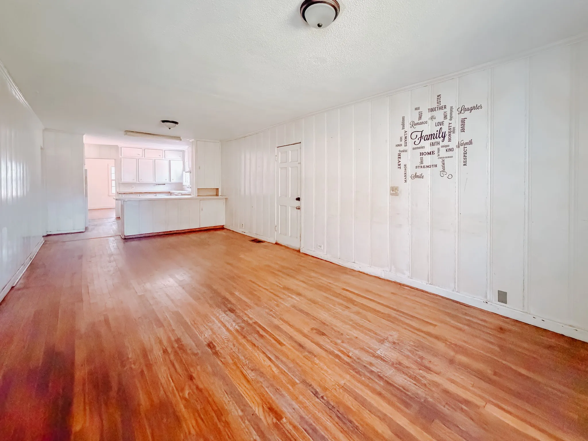 Single Family Residence For Sale in Navarro County , 409 S 31st Street, Corsicana, Texas 75110, 3 Bedrooms, 2 Bathrooms, 1 Garage spaces, 1,743 Sqft, built in 1945, Price $155,000, mls#21214234, Real Estate Agent in Corsicana, Homes For Sale in Navarro county, Homes For Sale in Corsicana, Realtor in Corsicana Texas, Real Estate Brokerage Independent Realty Texas, Luminita Cordes Realtor