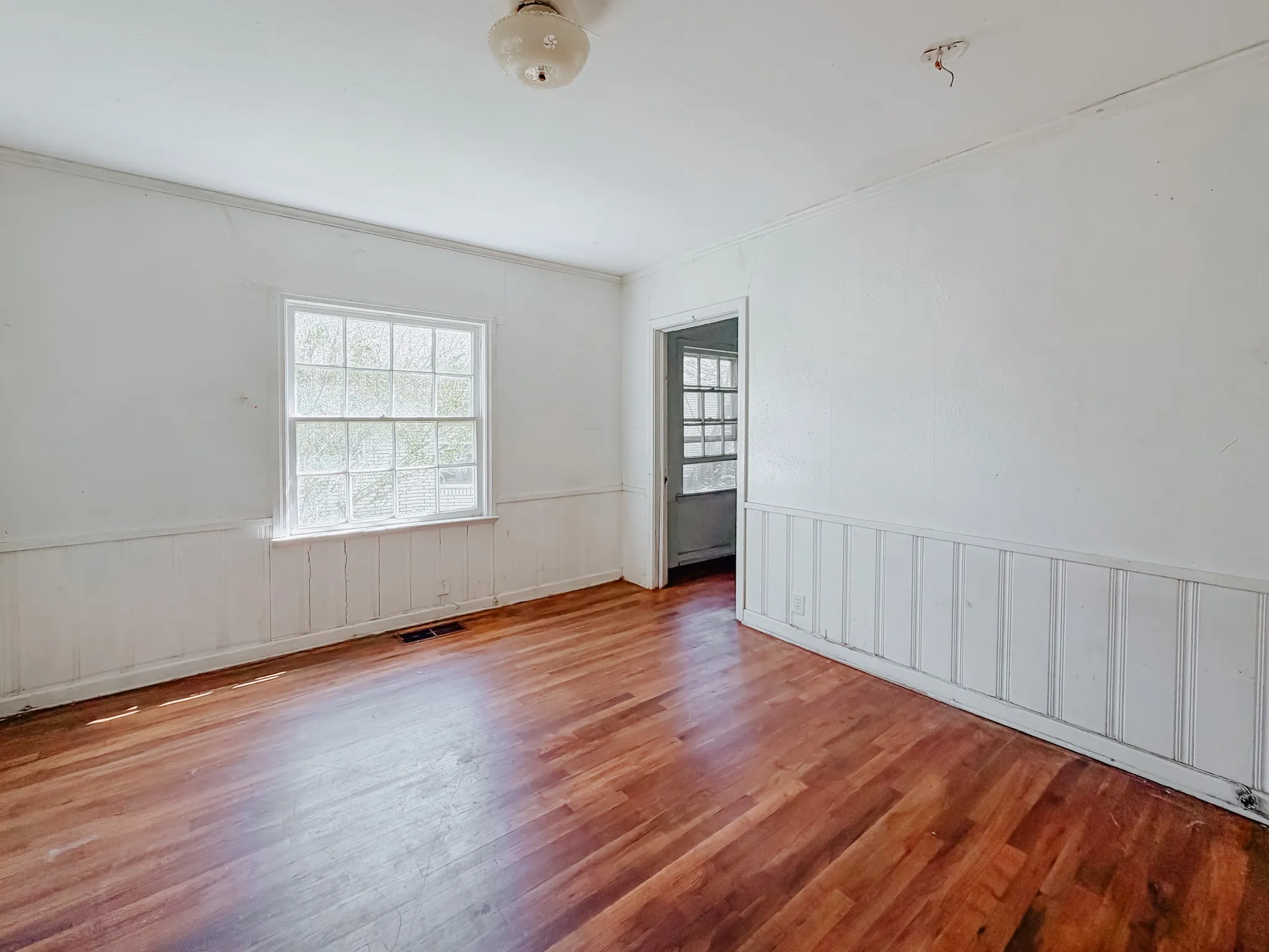 Single Family Residence For Sale in Navarro County , 409 S 31st Street, Corsicana, Texas 75110, 3 Bedrooms, 2 Bathrooms, 1 Garage spaces, 1,743 Sqft, built in 1945, Price $155,000, mls#21214234, Real Estate Agent in Corsicana, Homes For Sale in Navarro county, Homes For Sale in Corsicana, Realtor in Corsicana Texas, Real Estate Brokerage Independent Realty Texas, Luminita Cordes Realtor