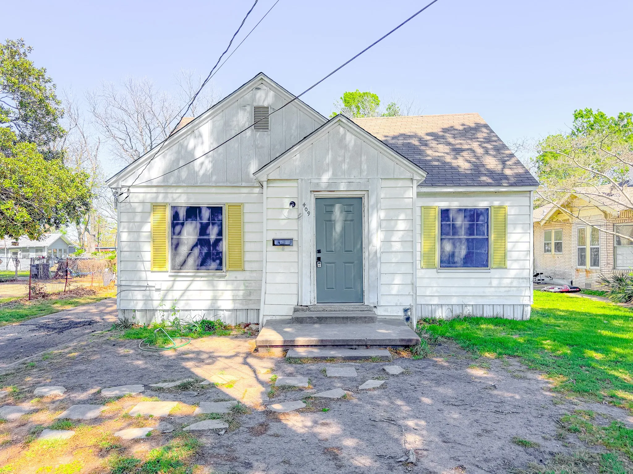 Single Family Residence For Sale in Navarro County , 409 S 31st Street, Corsicana, Texas 75110, 3 Bedrooms, 2 Bathrooms, 1 Garage spaces, 1,743 Sqft, built in 1945, Price $155,000, mls#21214234, Real Estate Agent in Corsicana, Homes For Sale in Navarro county, Homes For Sale in Corsicana, Realtor in Corsicana Texas, Real Estate Brokerage Independent Realty Texas, Luminita Cordes Realtor