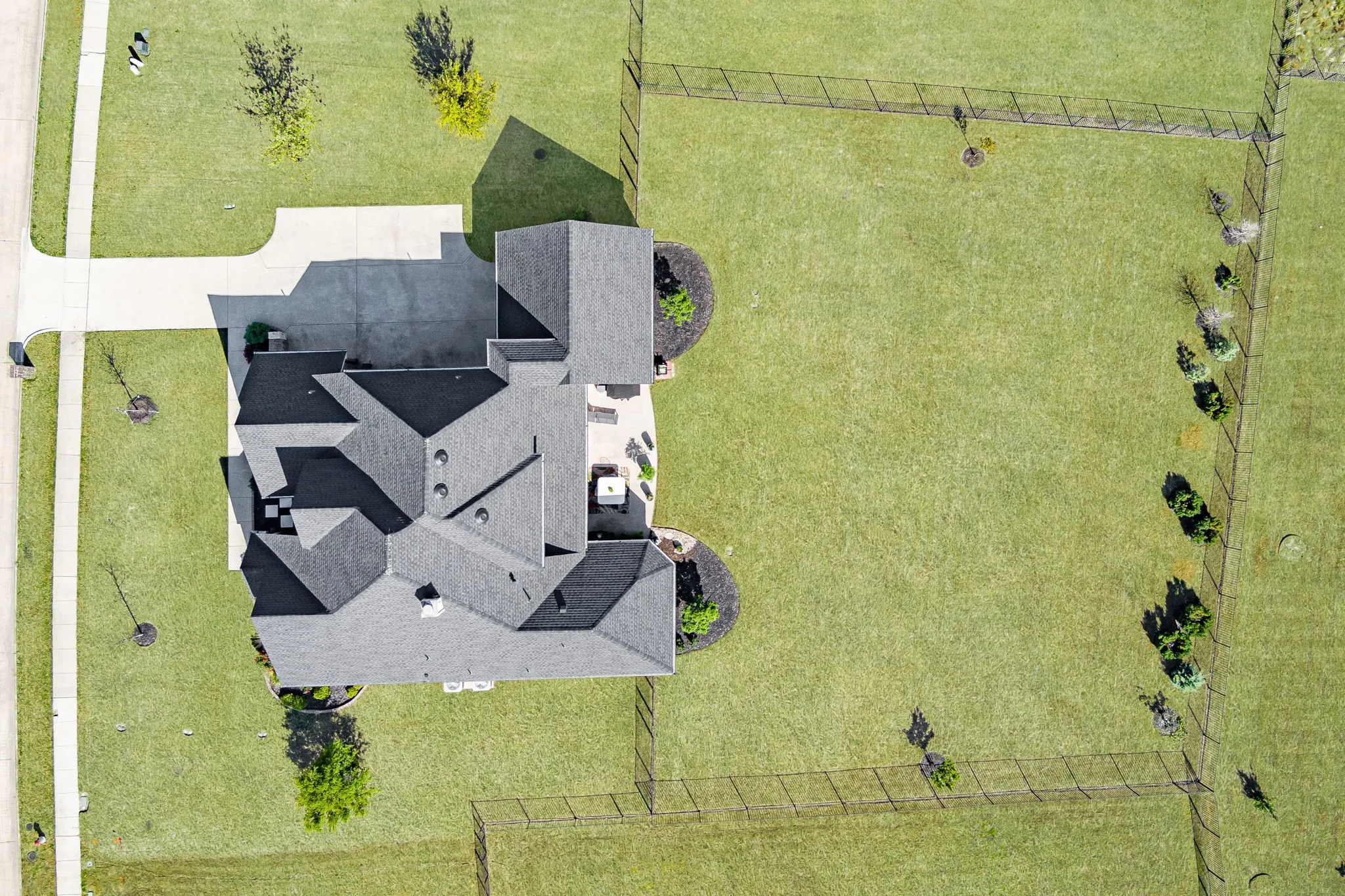 Single Family Residence For Sale in Grayson County , 1120 Macgregor Lane, Gunter, Texas 75058, 4 Bedroom, 3 Bathroom, 3 Garage spaces, 3,364 Sqft, built in 2016, mls#21215926, Real Estate Agent in Gunter, Homes For Sale in Grayson county, Homes For Sale in Gunter, Realtor in Gunter Texas, Real Estate Brokerage Independent Realty Texas, Luminita Cordes Realtor