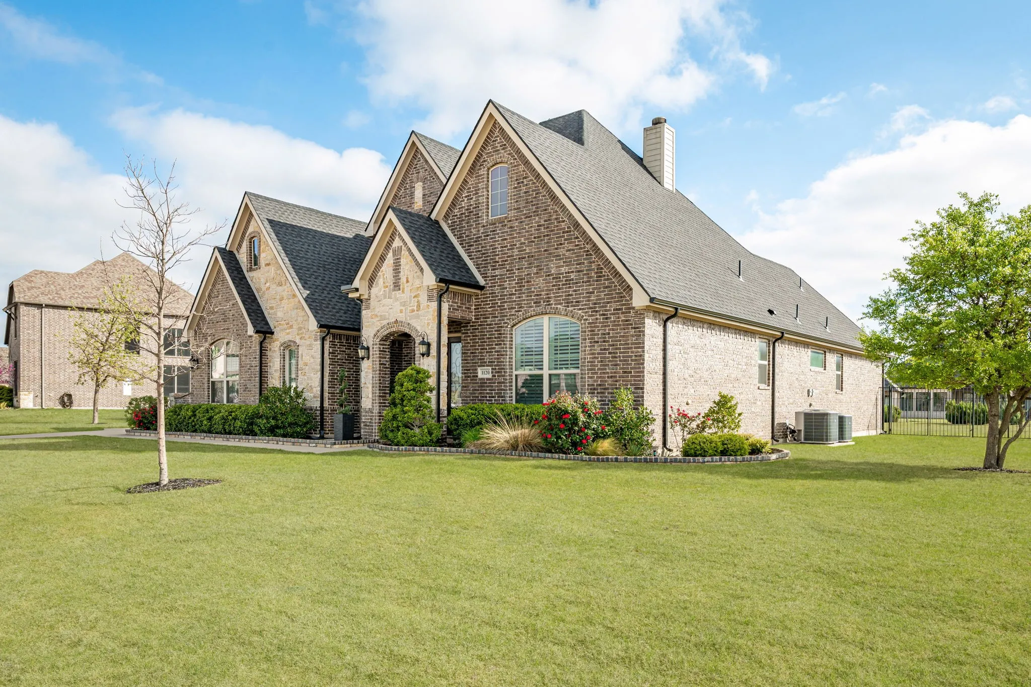 Single Family Residence For Sale in Grayson County , 1120 Macgregor Lane, Gunter, Texas 75058, 4 Bedroom, 3 Bathroom, 3 Garage spaces, 3,364 Sqft, built in 2016, mls#21215926, Real Estate Agent in Gunter, Homes For Sale in Grayson county, Homes For Sale in Gunter, Realtor in Gunter Texas, Real Estate Brokerage Independent Realty Texas, Luminita Cordes Realtor