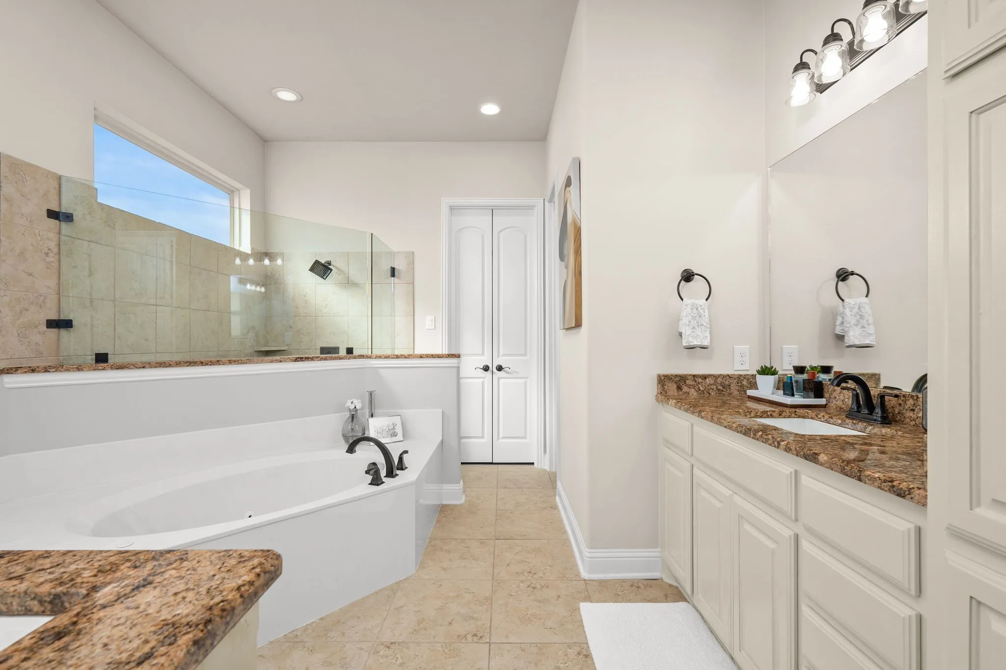 Single Family Residence For Sale in Grayson County , 1120 Macgregor Lane, Gunter, Texas 75058, 4 Bedroom, 3 Bathroom, 3 Garage spaces, 3,364 Sqft, built in 2016, mls#21215926, Real Estate Agent in Gunter, Homes For Sale in Grayson county, Homes For Sale in Gunter, Realtor in Gunter Texas, Real Estate Brokerage Independent Realty Texas, Luminita Cordes Realtor