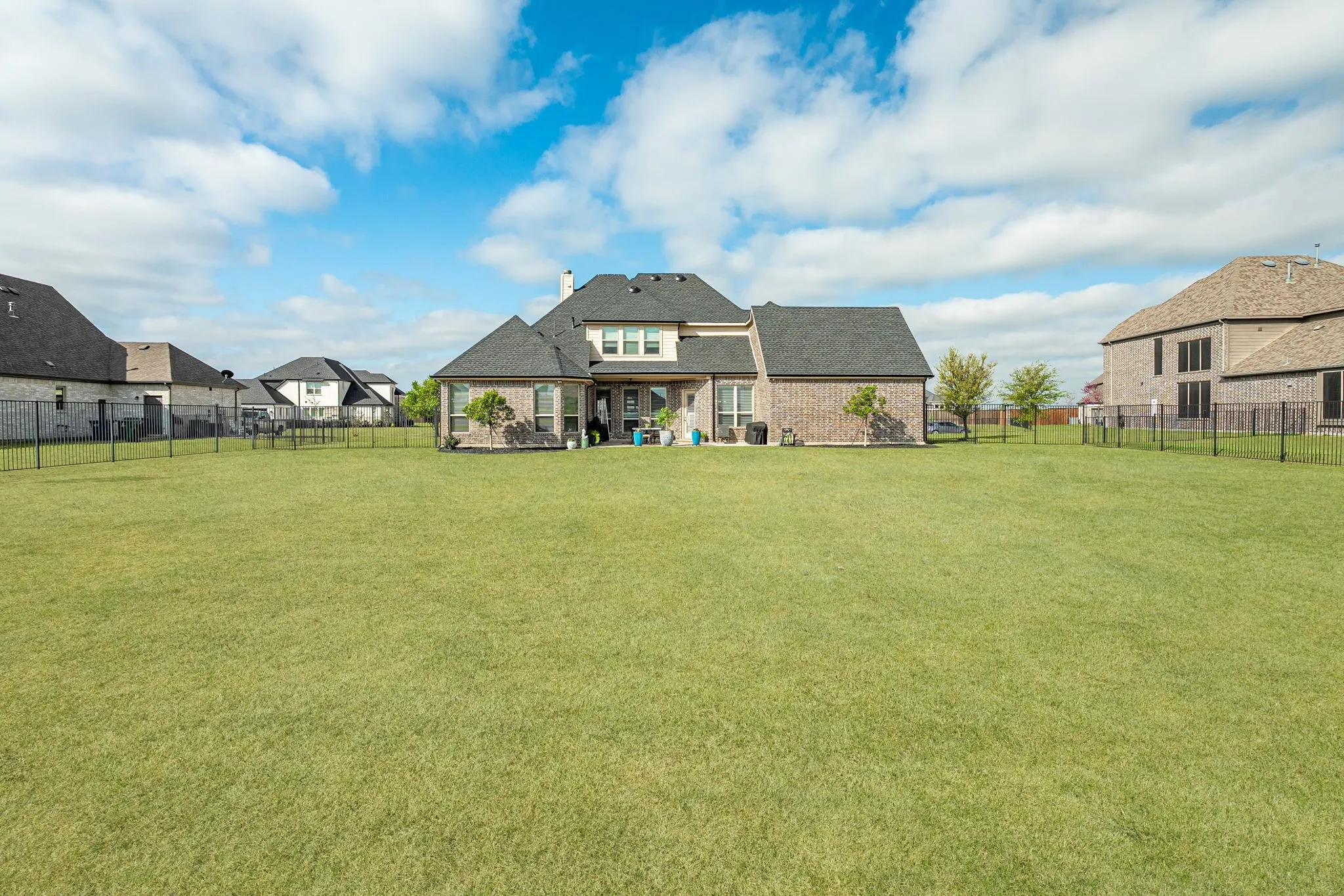 Single Family Residence For Sale in Grayson County , 1120 Macgregor Lane, Gunter, Texas 75058, 4 Bedroom, 3 Bathroom, 3 Garage spaces, 3,364 Sqft, built in 2016, mls#21215926, Real Estate Agent in Gunter, Homes For Sale in Grayson county, Homes For Sale in Gunter, Realtor in Gunter Texas, Real Estate Brokerage Independent Realty Texas, Luminita Cordes Realtor