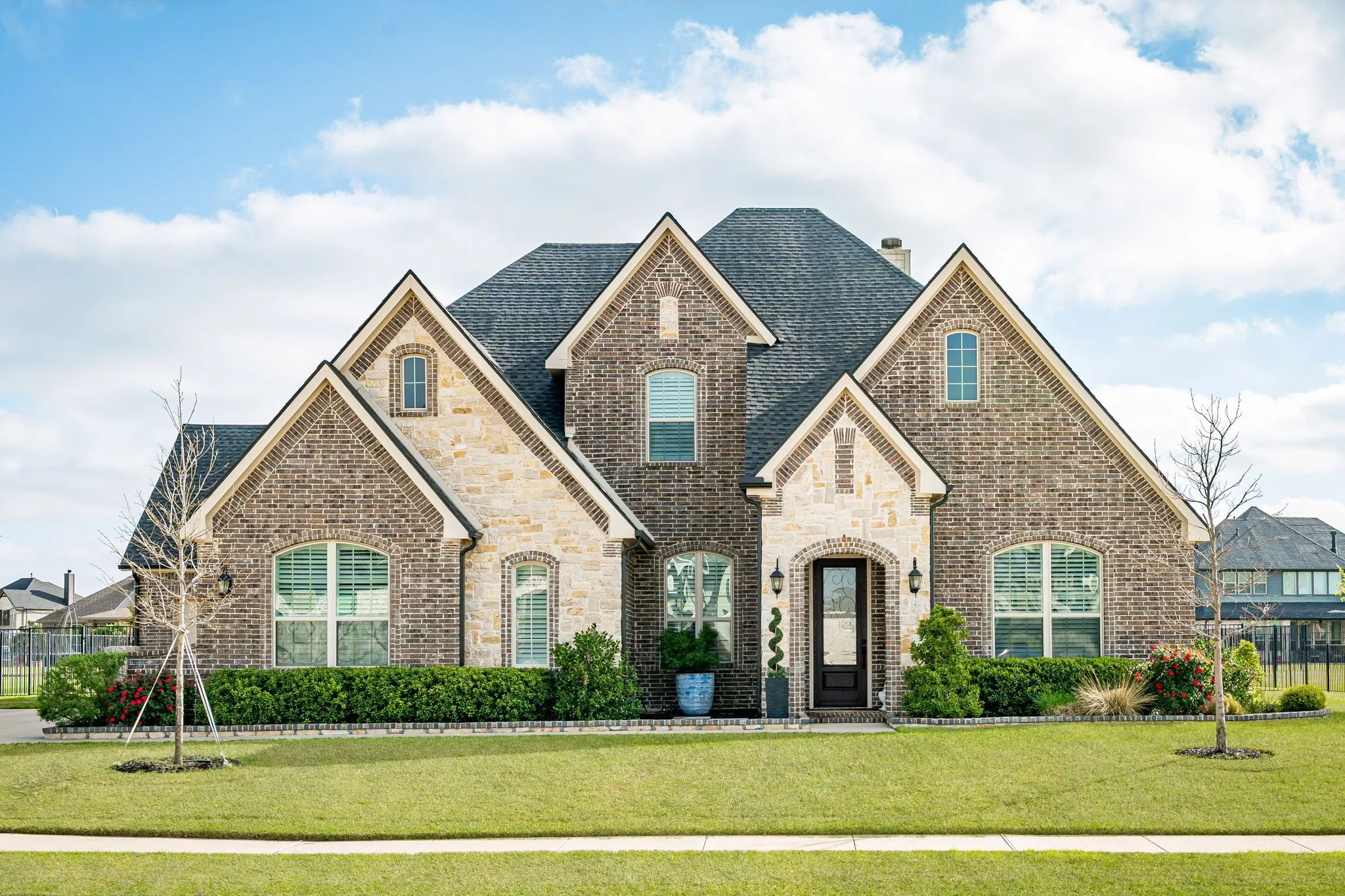 Single Family Residence For Sale in Grayson County , 1120 Macgregor Lane, Gunter, Texas 75058, 4 Bedroom, 3 Bathroom, 3 Garage spaces, 3,364 Sqft, built in 2016, mls#21215926, Real Estate Agent in Gunter, Homes For Sale in Grayson county, Homes For Sale in Gunter, Realtor in Gunter Texas, Real Estate Brokerage Independent Realty Texas, Luminita Cordes Realtor