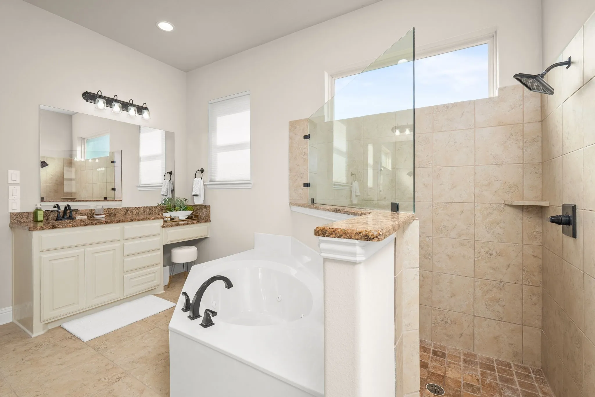 Single Family Residence For Sale in Grayson County , 1120 Macgregor Lane, Gunter, Texas 75058, 4 Bedroom, 3 Bathroom, 3 Garage spaces, 3,364 Sqft, built in 2016, mls#21215926, Real Estate Agent in Gunter, Homes For Sale in Grayson county, Homes For Sale in Gunter, Realtor in Gunter Texas, Real Estate Brokerage Independent Realty Texas, Luminita Cordes Realtor