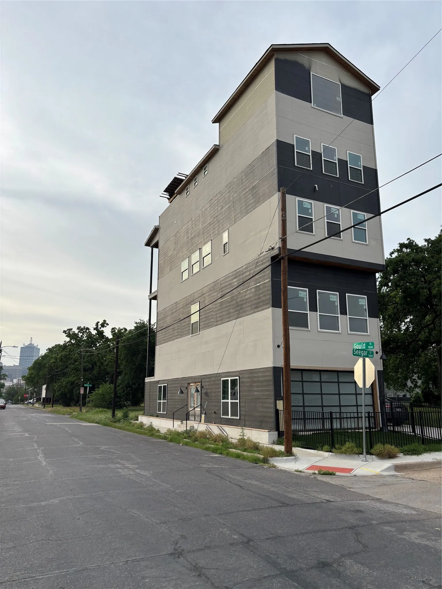 Single Family Residence For Sale in Dallas County , 1401 Seegar Street, Dallas, Texas 75215, 5 Bedroom, 6 Bathroom, 2 Garage spaces, 4,293 Sqft, built in 2025, mls#21216039, Real Estate Agent in Dallas, Homes For Sale in Dallas county, Homes For Sale in Dallas, Realtor in Dallas Texas, Real Estate Brokerage Independent Realty Texas, Luminita Cordes Realtor