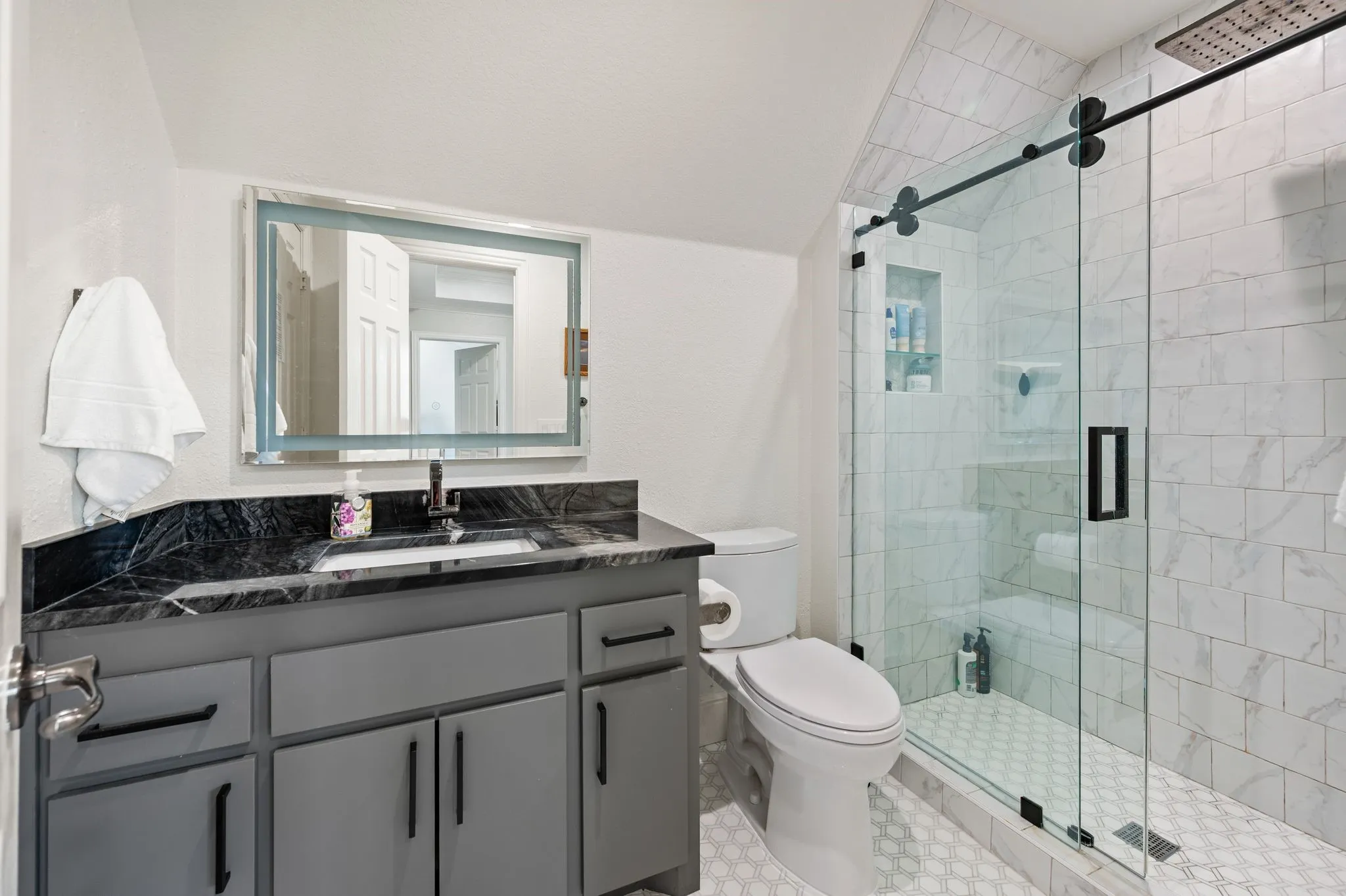 Single Family Residence For Sale in Tarrant County , 1408 Kensington Court, Southlake, Texas 76092, 4 Bedroom, 4 Bathroom, 3 Garage spaces, 3,253 Sqft, built in 1998, mls#21216075, Real Estate Agent in Southlake, Homes For Sale in Tarrant county, Homes For Sale in Southlake, Realtor in Southlake Texas, Real Estate Brokerage Independent Realty Texas, Luminita Cordes Realtor