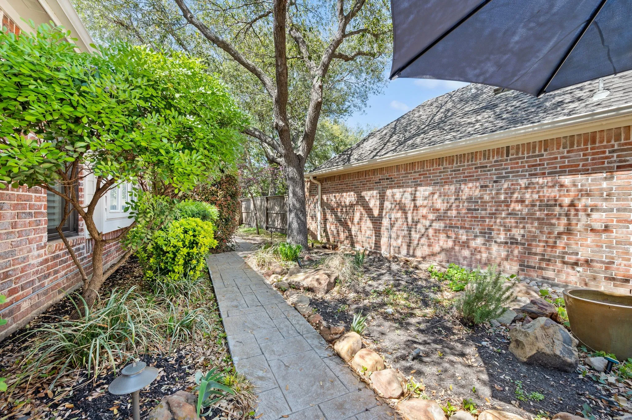 Single Family Residence For Sale in Tarrant County , 1408 Kensington Court, Southlake, Texas 76092, 4 Bedroom, 4 Bathroom, 3 Garage spaces, 3,253 Sqft, built in 1998, mls#21216075, Real Estate Agent in Southlake, Homes For Sale in Tarrant county, Homes For Sale in Southlake, Realtor in Southlake Texas, Real Estate Brokerage Independent Realty Texas, Luminita Cordes Realtor