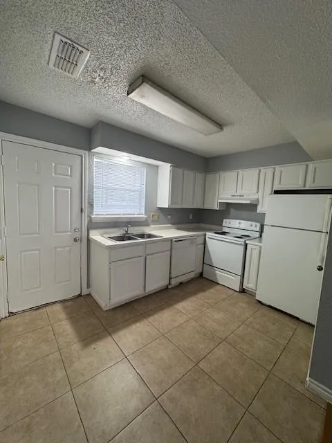 Quadruplex For Rent in Dallas County , 2822 Wimbledon Court C, Garland, Texas 75041, 2 Bedroom, 2 Bathroom, Garage spaces, 1,040 Sqft, built in 1984, mls#21216166, Real Estate Agent in Garland, Homes For Rent in Dallas county, Homes For Rent in Garland, Realtor in Garland Texas, Real Estate Brokerage Independent Realty Texas, Luminita Cordes Realtor