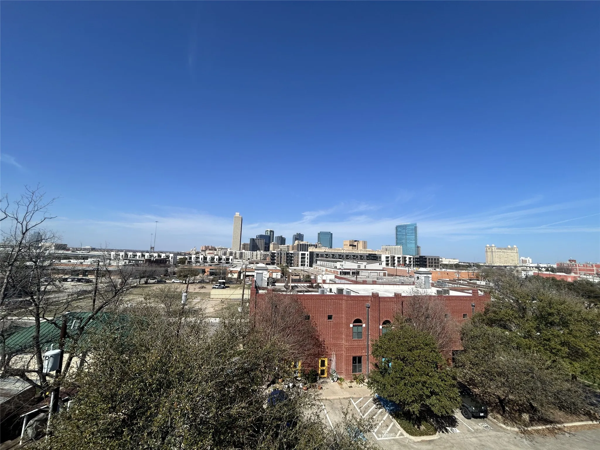 Condominium For Sale in Tarrant County , 829 W Daggett Avenue H, Fort Worth, Texas 76104, 2 Bedroom, 3 Bathroom, 2 Garage spaces, 1,951 Sqft, built in 2003, Preowned, mls#21216123, Real Estate Agent in Fort Worth, Homes For Sale in Tarrant county, Homes For Sale in Fort Worth, Realtor in Fort Worth Texas, Real Estate Brokerage Independent Realty Texas, Luminita Cordes Realtor