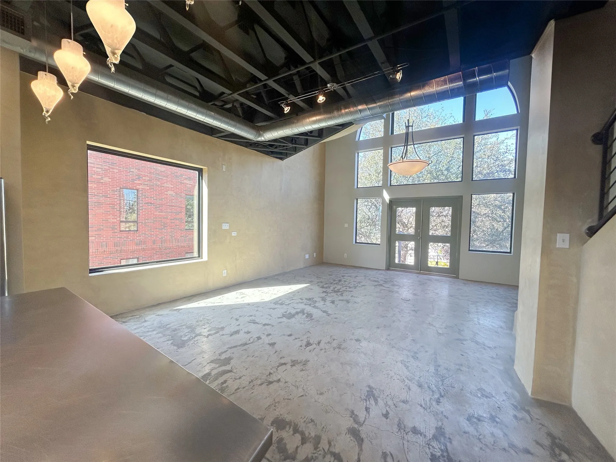 Condominium For Sale in Tarrant County , 829 W Daggett Avenue H, Fort Worth, Texas 76104, 2 Bedroom, 3 Bathroom, 2 Garage spaces, 1,951 Sqft, built in 2003, Preowned, mls#21216123, Real Estate Agent in Fort Worth, Homes For Sale in Tarrant county, Homes For Sale in Fort Worth, Realtor in Fort Worth Texas, Real Estate Brokerage Independent Realty Texas, Luminita Cordes Realtor