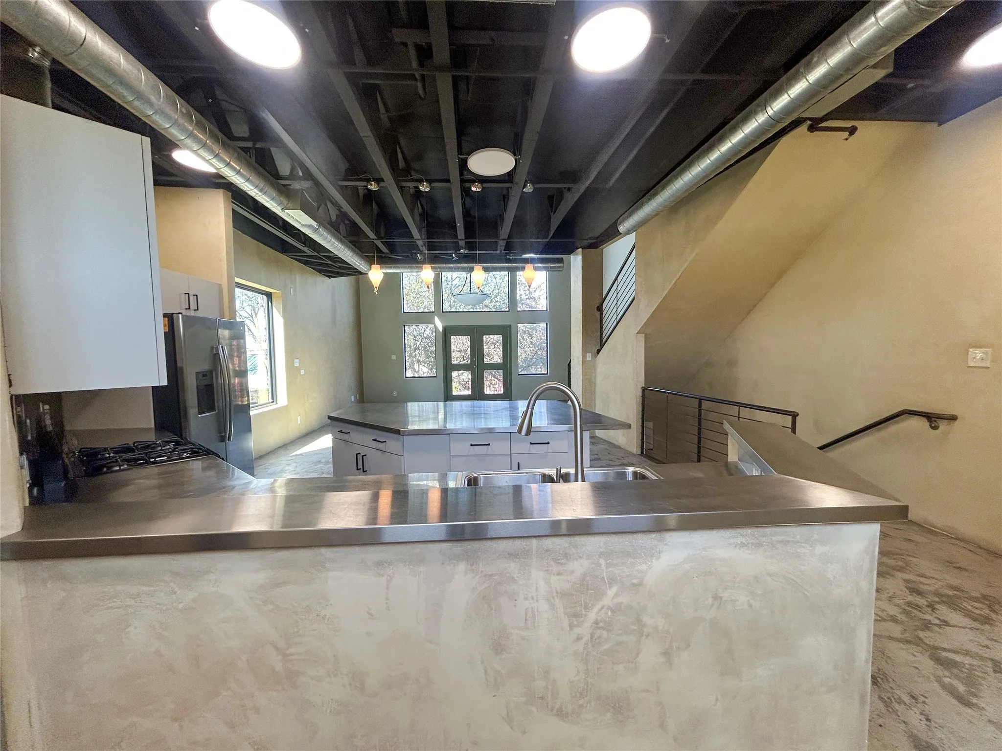 Condominium For Sale in Tarrant County , 829 W Daggett Avenue H, Fort Worth, Texas 76104, 2 Bedroom, 3 Bathroom, 2 Garage spaces, 1,951 Sqft, built in 2003, Preowned, mls#21216123, Real Estate Agent in Fort Worth, Homes For Sale in Tarrant county, Homes For Sale in Fort Worth, Realtor in Fort Worth Texas, Real Estate Brokerage Independent Realty Texas, Luminita Cordes Realtor