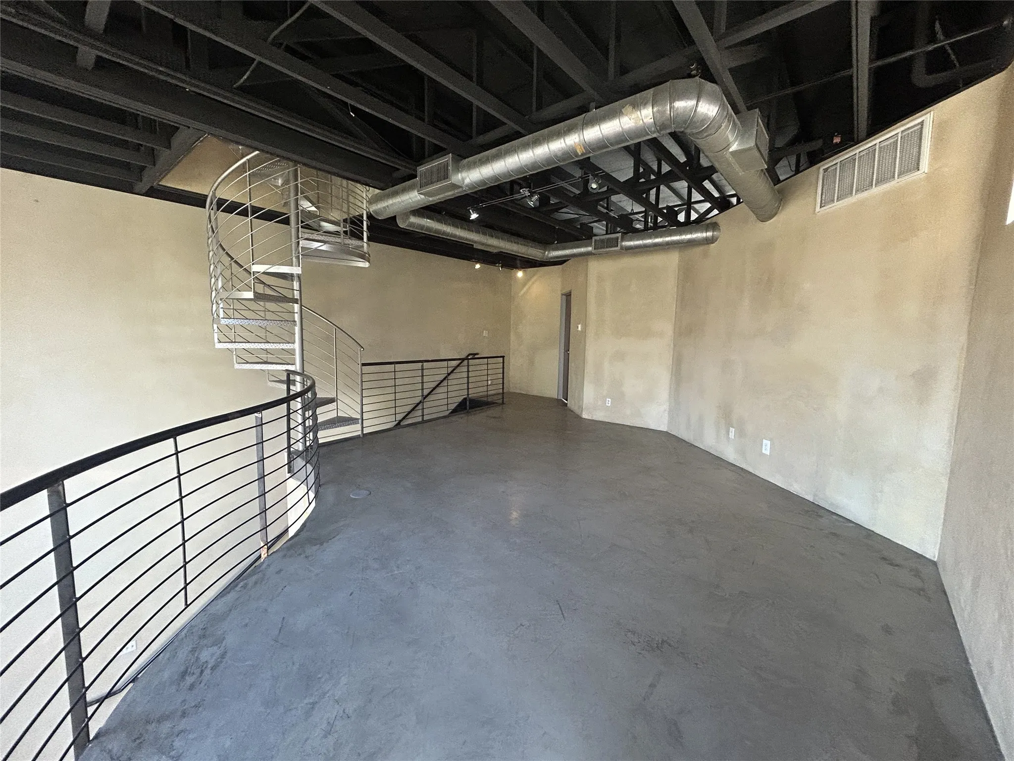 Condominium For Sale in Tarrant County , 829 W Daggett Avenue H, Fort Worth, Texas 76104, 2 Bedroom, 3 Bathroom, 2 Garage spaces, 1,951 Sqft, built in 2003, Preowned, mls#21216123, Real Estate Agent in Fort Worth, Homes For Sale in Tarrant county, Homes For Sale in Fort Worth, Realtor in Fort Worth Texas, Real Estate Brokerage Independent Realty Texas, Luminita Cordes Realtor