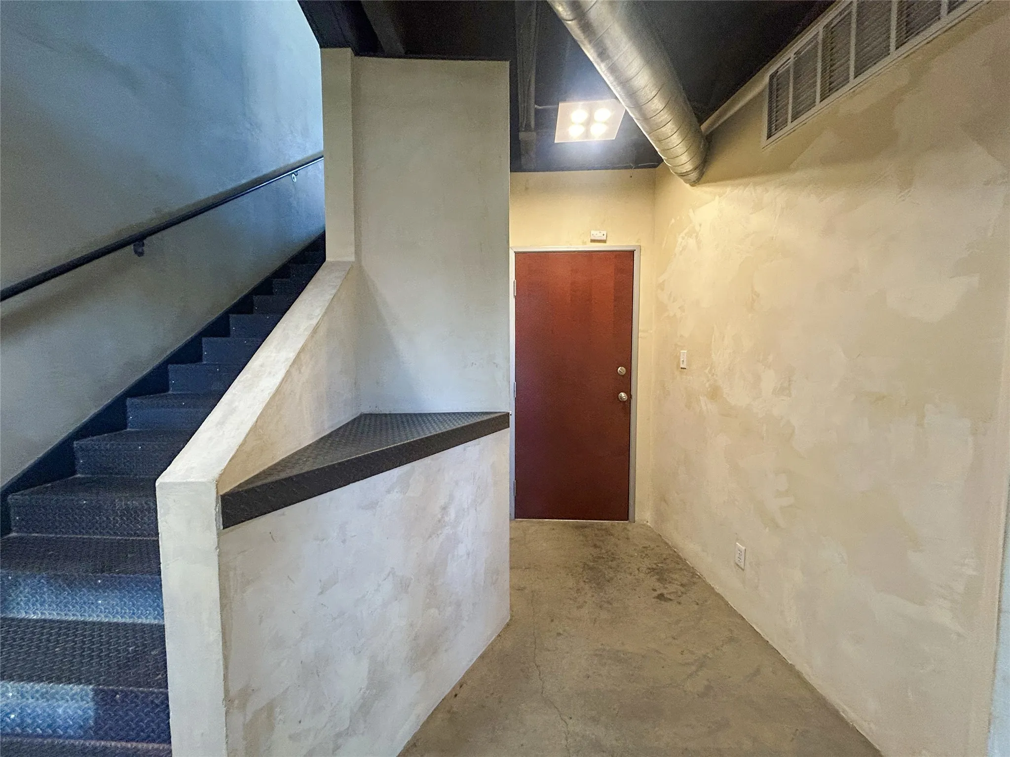 Condominium For Sale in Tarrant County , 829 W Daggett Avenue H, Fort Worth, Texas 76104, 2 Bedroom, 3 Bathroom, 2 Garage spaces, 1,951 Sqft, built in 2003, Preowned, mls#21216123, Real Estate Agent in Fort Worth, Homes For Sale in Tarrant county, Homes For Sale in Fort Worth, Realtor in Fort Worth Texas, Real Estate Brokerage Independent Realty Texas, Luminita Cordes Realtor