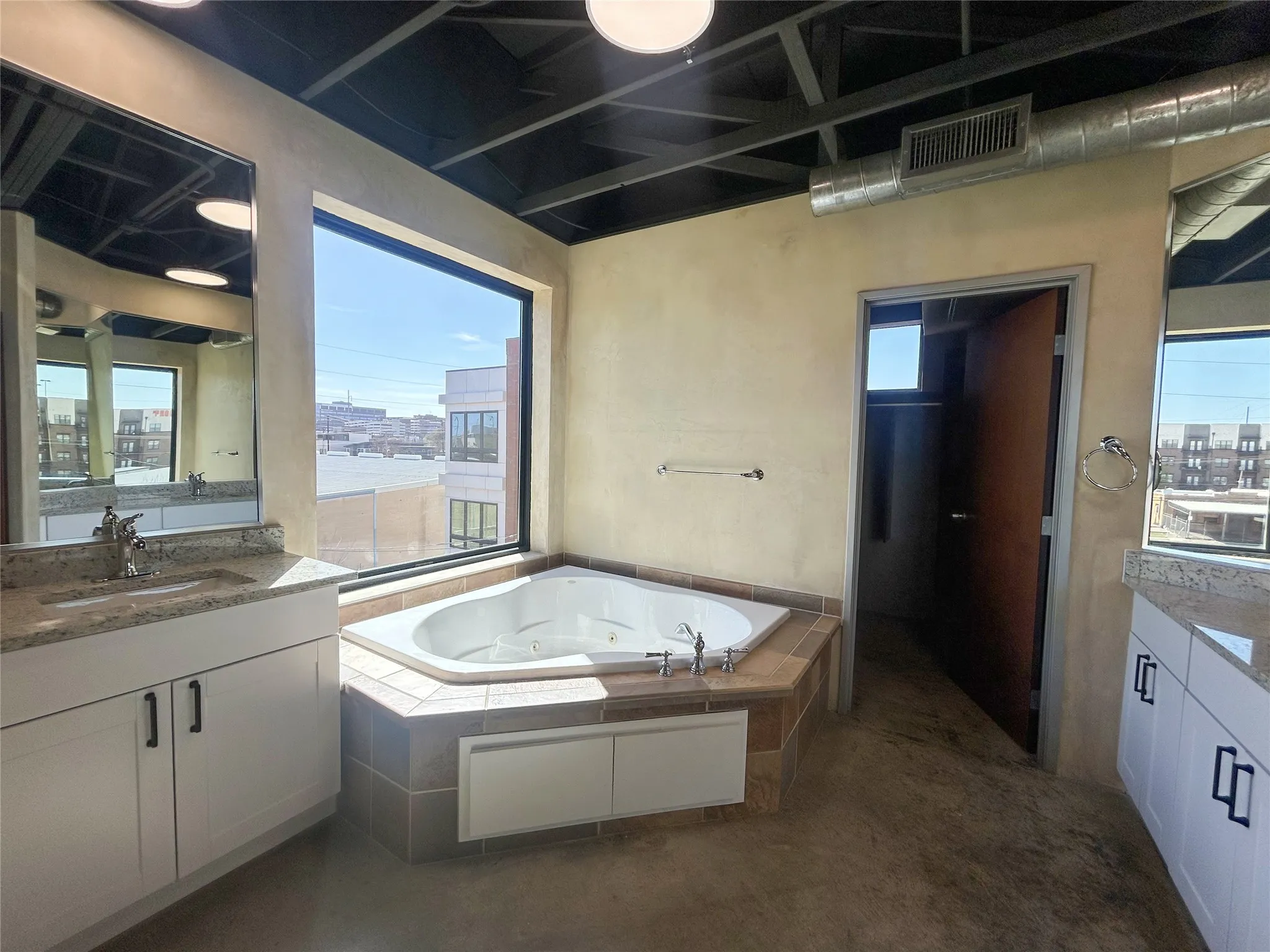Condominium For Sale in Tarrant County , 829 W Daggett Avenue H, Fort Worth, Texas 76104, 2 Bedroom, 3 Bathroom, 2 Garage spaces, 1,951 Sqft, built in 2003, Preowned, mls#21216123, Real Estate Agent in Fort Worth, Homes For Sale in Tarrant county, Homes For Sale in Fort Worth, Realtor in Fort Worth Texas, Real Estate Brokerage Independent Realty Texas, Luminita Cordes Realtor