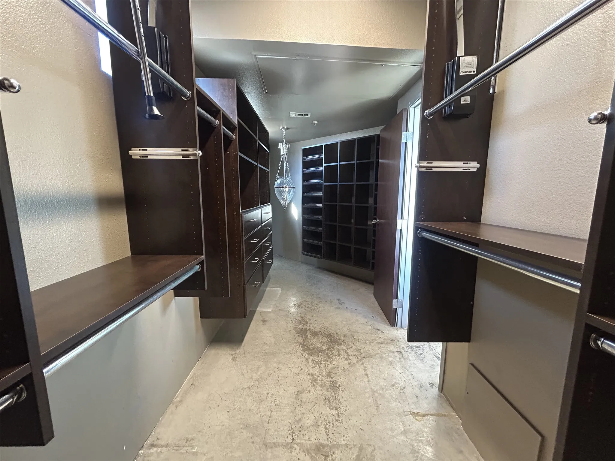 Condominium For Sale in Tarrant County , 829 W Daggett Avenue H, Fort Worth, Texas 76104, 2 Bedroom, 3 Bathroom, 2 Garage spaces, 1,951 Sqft, built in 2003, Preowned, mls#21216123, Real Estate Agent in Fort Worth, Homes For Sale in Tarrant county, Homes For Sale in Fort Worth, Realtor in Fort Worth Texas, Real Estate Brokerage Independent Realty Texas, Luminita Cordes Realtor