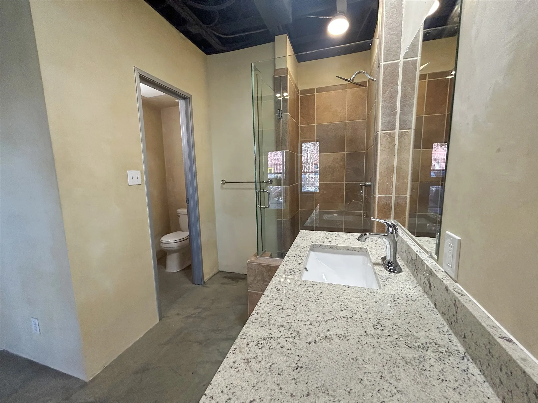 Condominium For Sale in Tarrant County , 829 W Daggett Avenue H, Fort Worth, Texas 76104, 2 Bedroom, 3 Bathroom, 2 Garage spaces, 1,951 Sqft, built in 2003, Preowned, mls#21216123, Real Estate Agent in Fort Worth, Homes For Sale in Tarrant county, Homes For Sale in Fort Worth, Realtor in Fort Worth Texas, Real Estate Brokerage Independent Realty Texas, Luminita Cordes Realtor