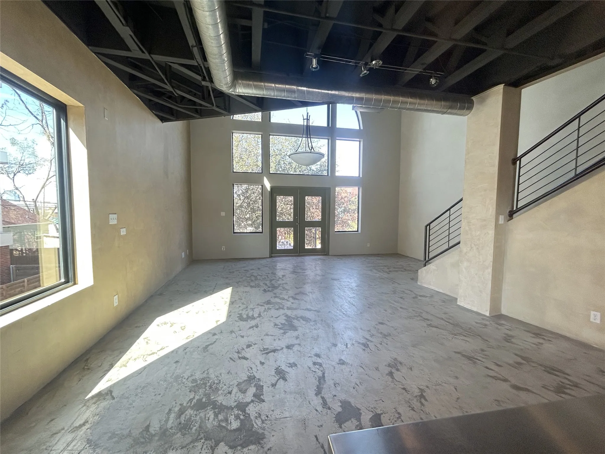 Condominium For Sale in Tarrant County , 829 W Daggett Avenue H, Fort Worth, Texas 76104, 2 Bedroom, 3 Bathroom, 2 Garage spaces, 1,951 Sqft, built in 2003, Preowned, mls#21216123, Real Estate Agent in Fort Worth, Homes For Sale in Tarrant county, Homes For Sale in Fort Worth, Realtor in Fort Worth Texas, Real Estate Brokerage Independent Realty Texas, Luminita Cordes Realtor