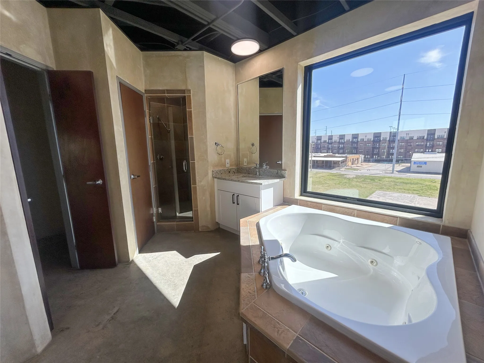 Condominium For Sale in Tarrant County , 829 W Daggett Avenue H, Fort Worth, Texas 76104, 2 Bedroom, 3 Bathroom, 2 Garage spaces, 1,951 Sqft, built in 2003, Preowned, mls#21216123, Real Estate Agent in Fort Worth, Homes For Sale in Tarrant county, Homes For Sale in Fort Worth, Realtor in Fort Worth Texas, Real Estate Brokerage Independent Realty Texas, Luminita Cordes Realtor