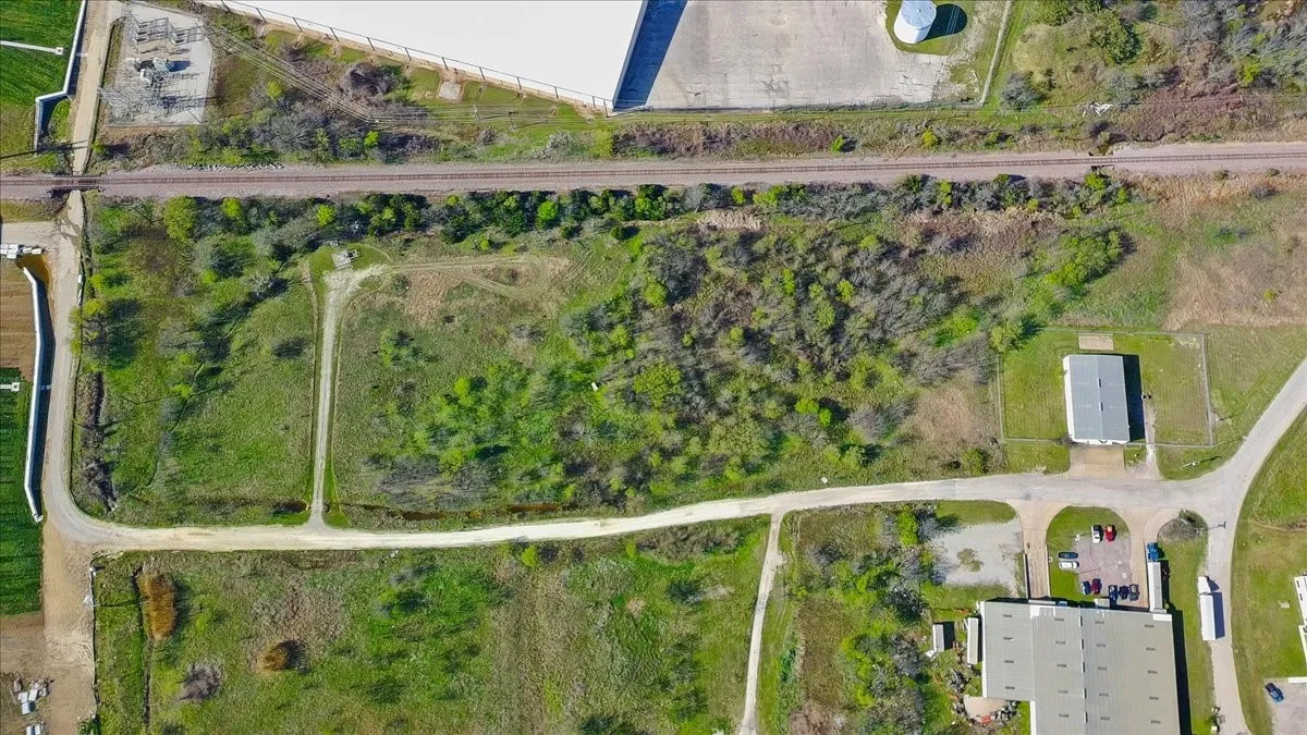 Industrial For Sale in Navarro County , 731 Ferguson Drive, Corsicana, Texas 75110, 0, 0, Garage spaces, 0 Sqft, built in 2002, Preowned, mls#21213169, Real Estate Agent in Corsicana, Homes For Sale in Navarro county, Homes For Sale in Corsicana, Realtor in Corsicana Texas, Real Estate Brokerage Independent Realty Texas, Luminita Cordes Realtor