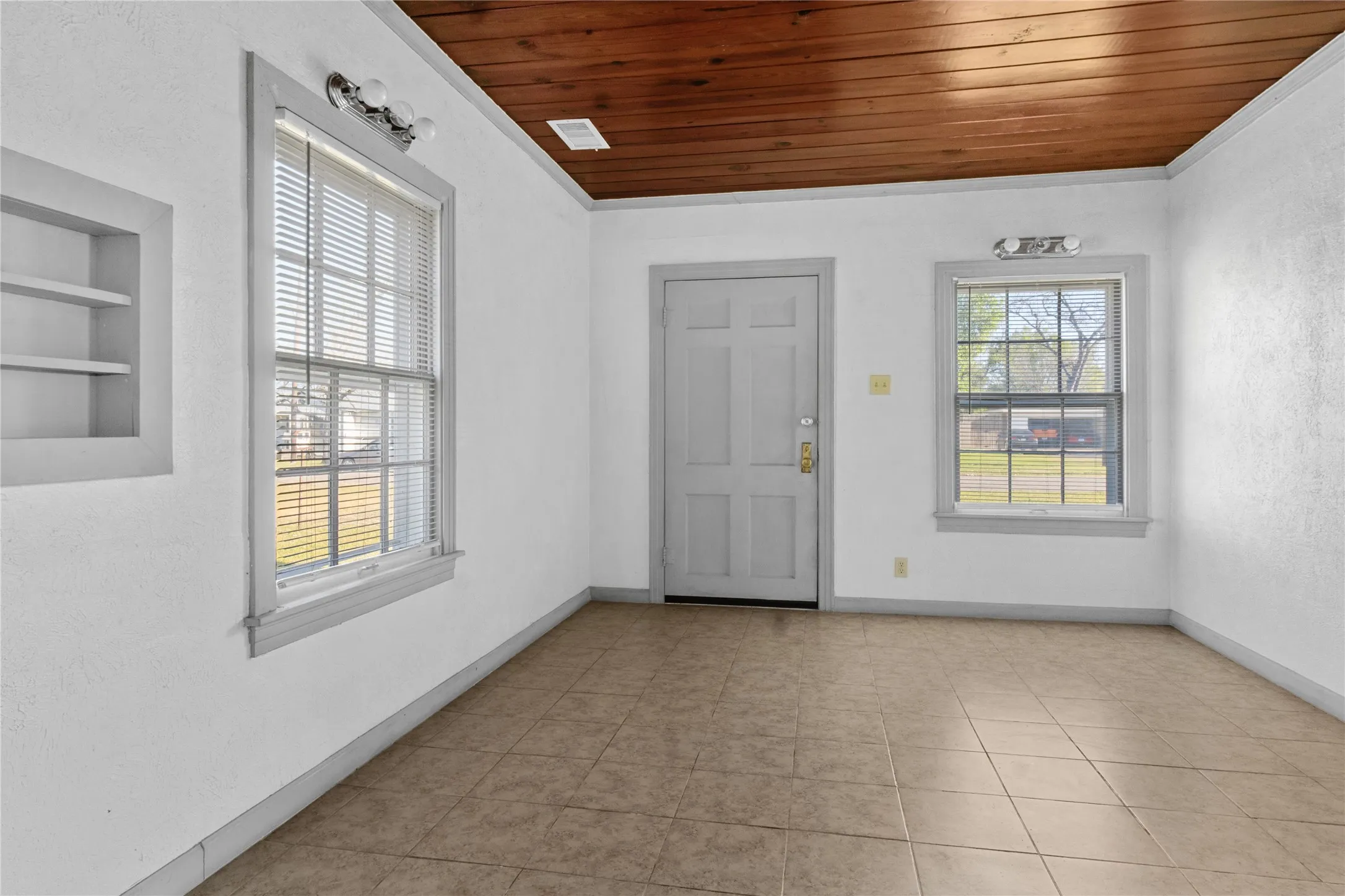 Apartment For Sale in Freestone County , 612 Poplar Street, Teague, Texas 75860, 3 Bedroom, 2 Bathroom, Garage spaces, 1,732 Sqft, built in 1965, mls#21216212, Real Estate Agent in Teague, Homes For Sale in Freestone county, Homes For Sale in Teague, Realtor in Teague Texas, Real Estate Brokerage Independent Realty Texas, Luminita Cordes Realtor