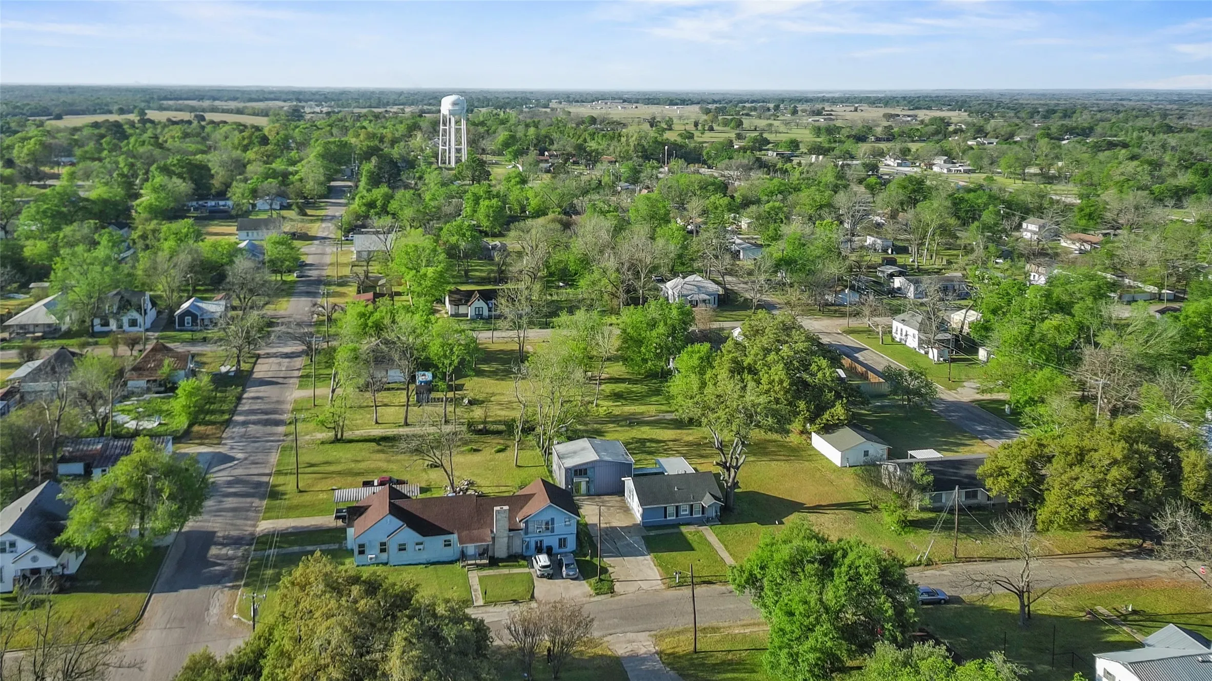 Apartment For Sale in Freestone County , 612 Poplar Street, Teague, Texas 75860, 3 Bedroom, 2 Bathroom, Garage spaces, 1,732 Sqft, built in 1965, mls#21216212, Real Estate Agent in Teague, Homes For Sale in Freestone county, Homes For Sale in Teague, Realtor in Teague Texas, Real Estate Brokerage Independent Realty Texas, Luminita Cordes Realtor