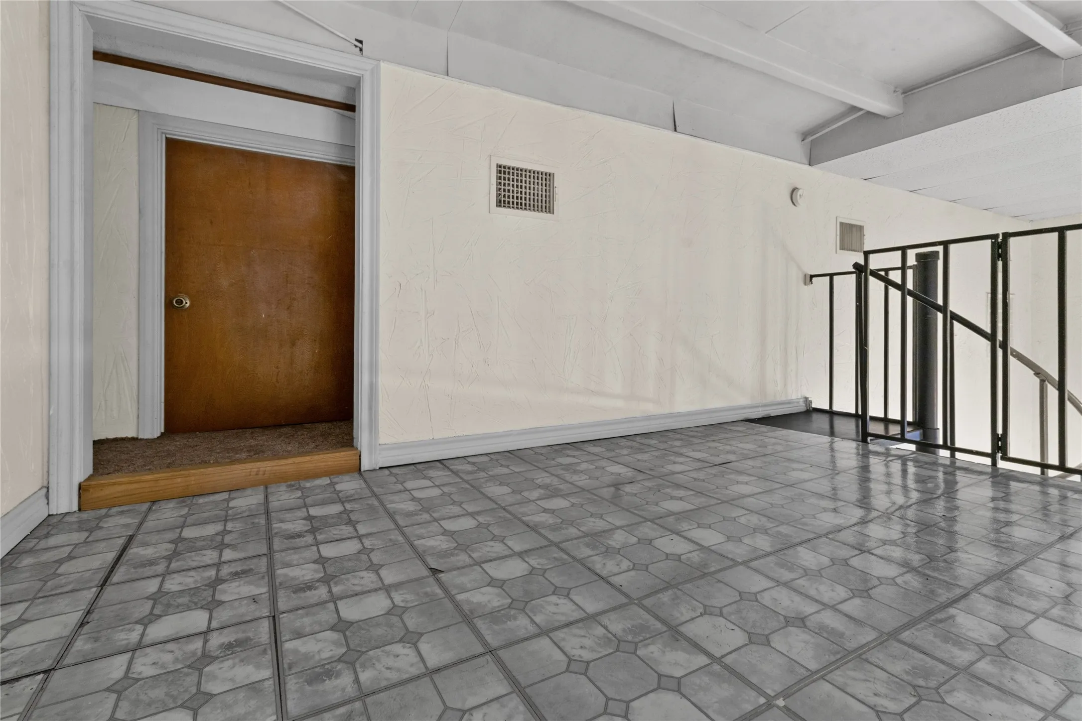 Apartment For Sale in Freestone County , 612 Poplar Street, Teague, Texas 75860, 3 Bedroom, 2 Bathroom, Garage spaces, 1,732 Sqft, built in 1965, mls#21216212, Real Estate Agent in Teague, Homes For Sale in Freestone county, Homes For Sale in Teague, Realtor in Teague Texas, Real Estate Brokerage Independent Realty Texas, Luminita Cordes Realtor