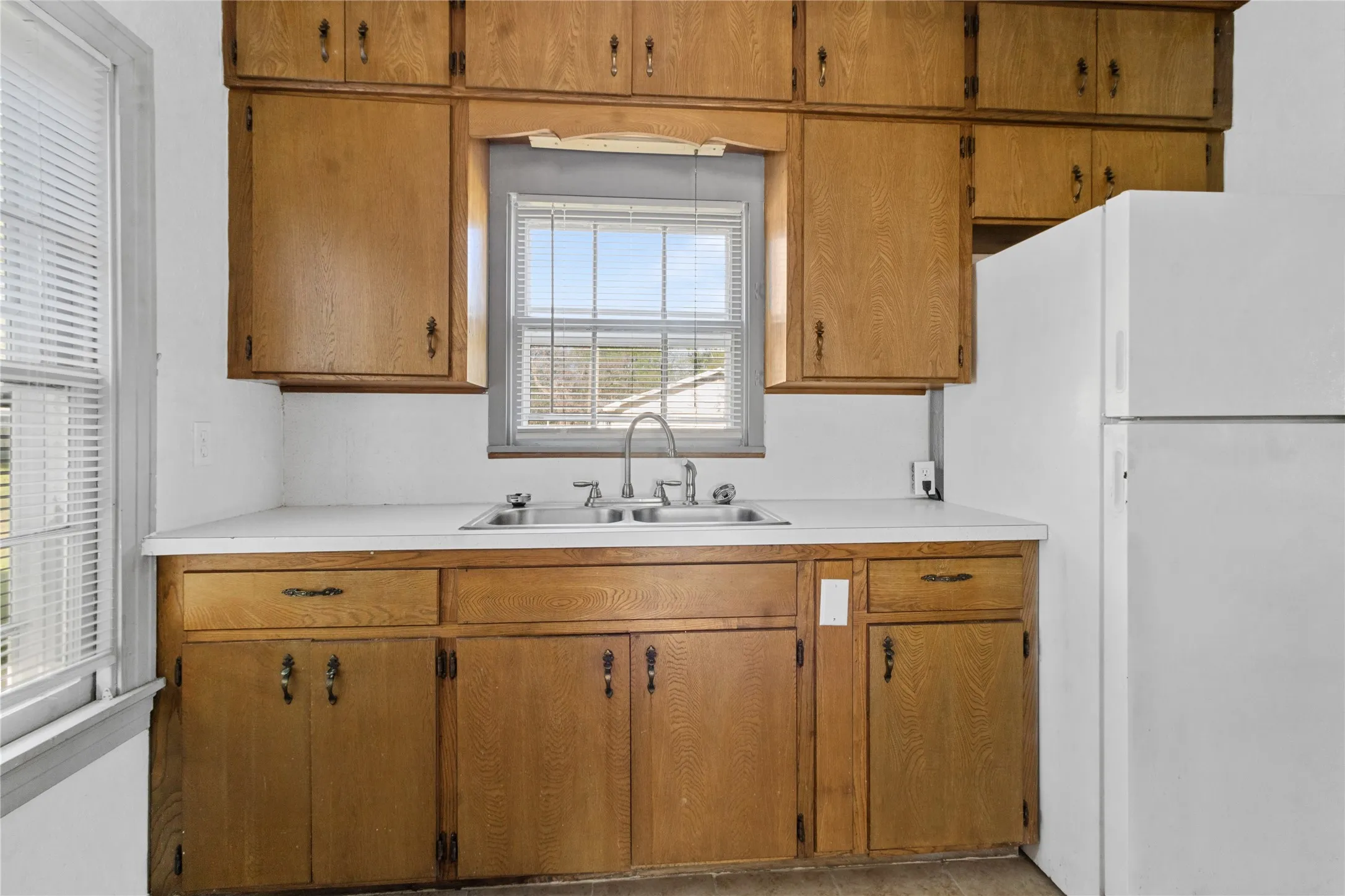 Apartment For Sale in Freestone County , 612 Poplar Street, Teague, Texas 75860, 3 Bedroom, 2 Bathroom, Garage spaces, 1,732 Sqft, built in 1965, mls#21216212, Real Estate Agent in Teague, Homes For Sale in Freestone county, Homes For Sale in Teague, Realtor in Teague Texas, Real Estate Brokerage Independent Realty Texas, Luminita Cordes Realtor