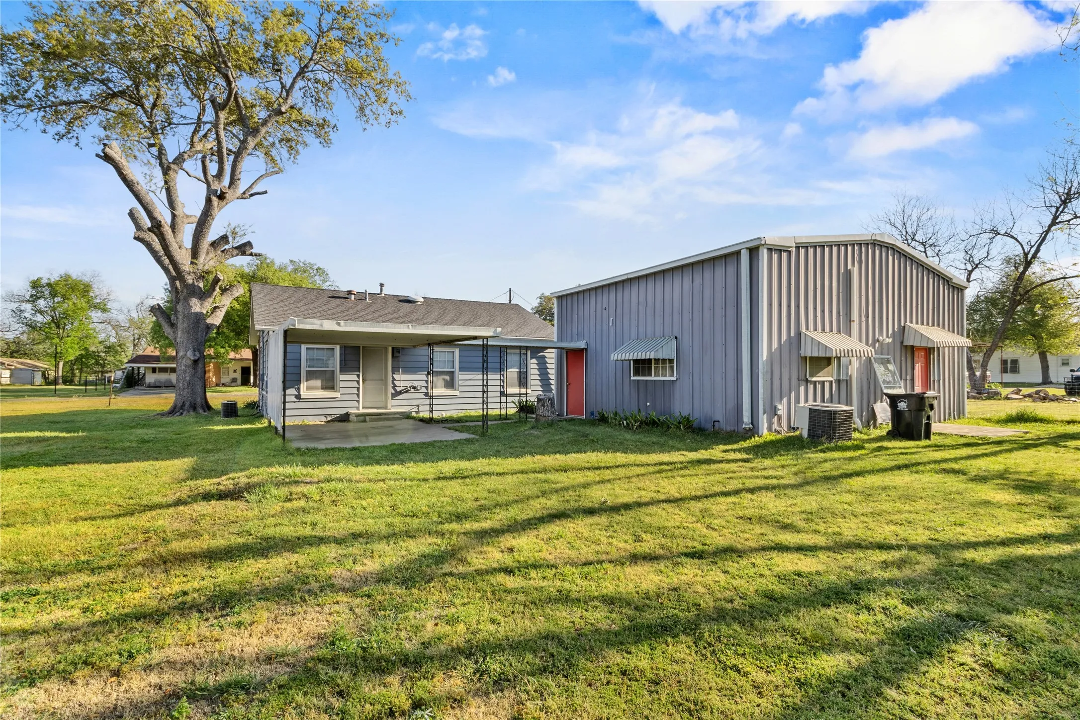 Apartment For Sale in Freestone County , 612 Poplar Street, Teague, Texas 75860, 3 Bedroom, 2 Bathroom, Garage spaces, 1,732 Sqft, built in 1965, mls#21216212, Real Estate Agent in Teague, Homes For Sale in Freestone county, Homes For Sale in Teague, Realtor in Teague Texas, Real Estate Brokerage Independent Realty Texas, Luminita Cordes Realtor