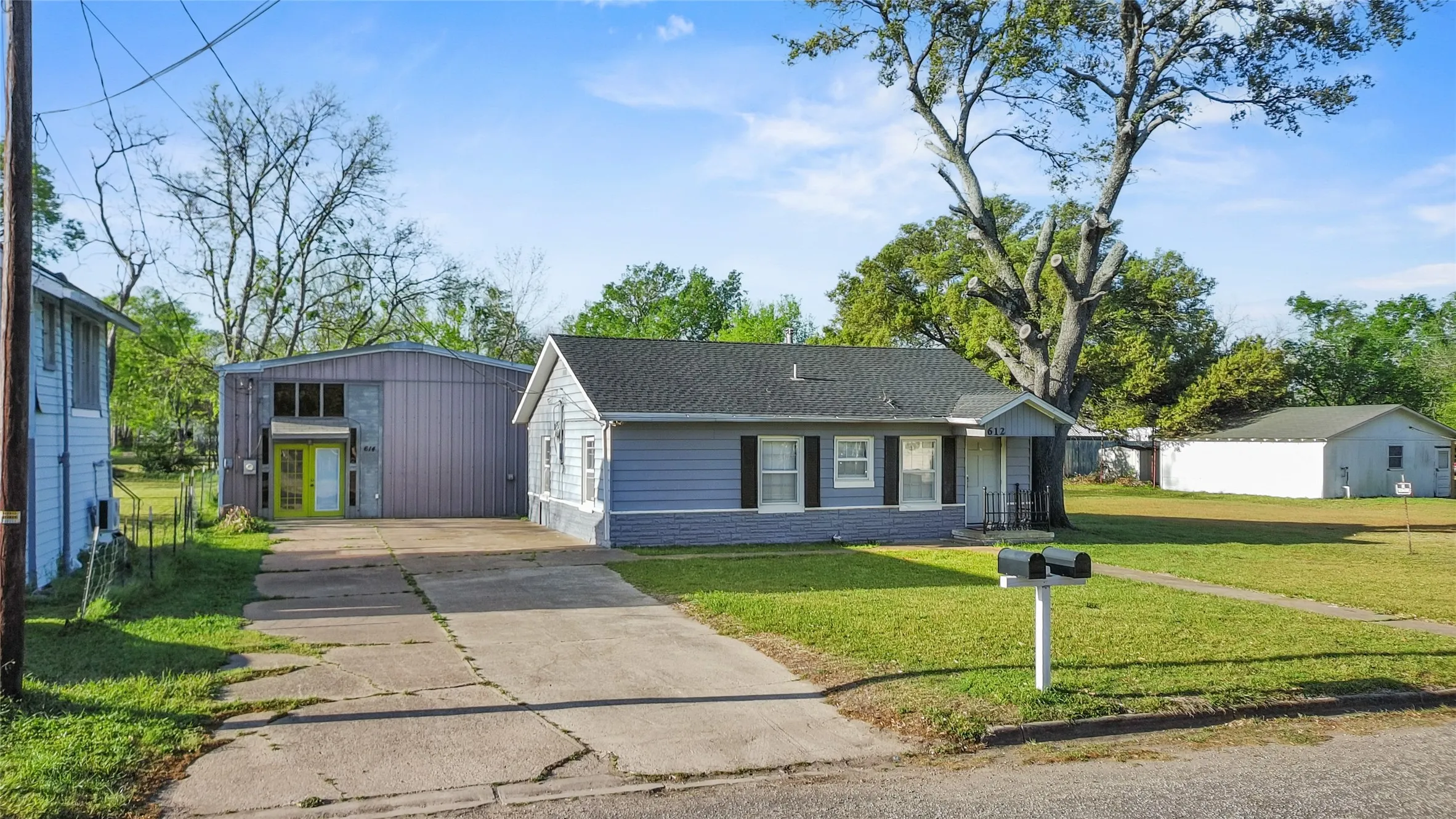 Apartment For Sale in Freestone County , 612 Poplar Street, Teague, Texas 75860, 3 Bedroom, 2 Bathroom, Garage spaces, 1,732 Sqft, built in 1965, mls#21216212, Real Estate Agent in Teague, Homes For Sale in Freestone county, Homes For Sale in Teague, Realtor in Teague Texas, Real Estate Brokerage Independent Realty Texas, Luminita Cordes Realtor