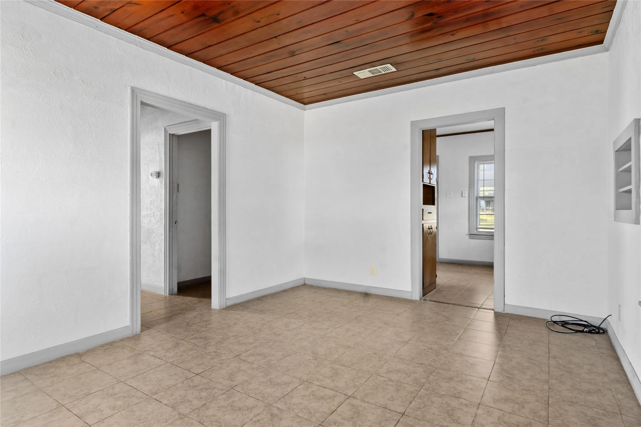 Apartment For Sale in Freestone County , 612 Poplar Street, Teague, Texas 75860, 3 Bedroom, 2 Bathroom, Garage spaces, 1,732 Sqft, built in 1965, mls#21216212, Real Estate Agent in Teague, Homes For Sale in Freestone county, Homes For Sale in Teague, Realtor in Teague Texas, Real Estate Brokerage Independent Realty Texas, Luminita Cordes Realtor