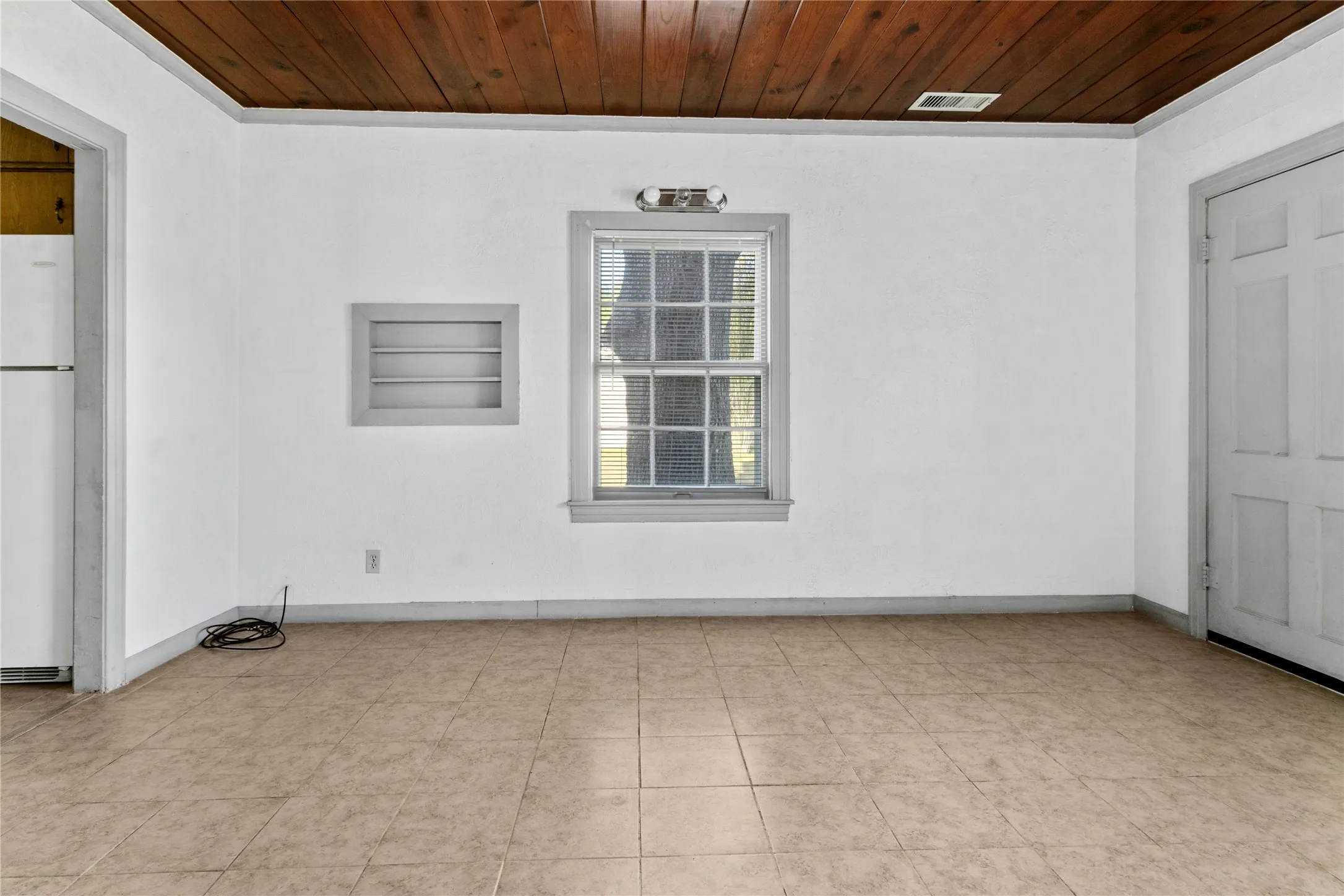 Apartment For Sale in Freestone County , 612 Poplar Street, Teague, Texas 75860, 3 Bedroom, 2 Bathroom, Garage spaces, 1,732 Sqft, built in 1965, mls#21216212, Real Estate Agent in Teague, Homes For Sale in Freestone county, Homes For Sale in Teague, Realtor in Teague Texas, Real Estate Brokerage Independent Realty Texas, Luminita Cordes Realtor