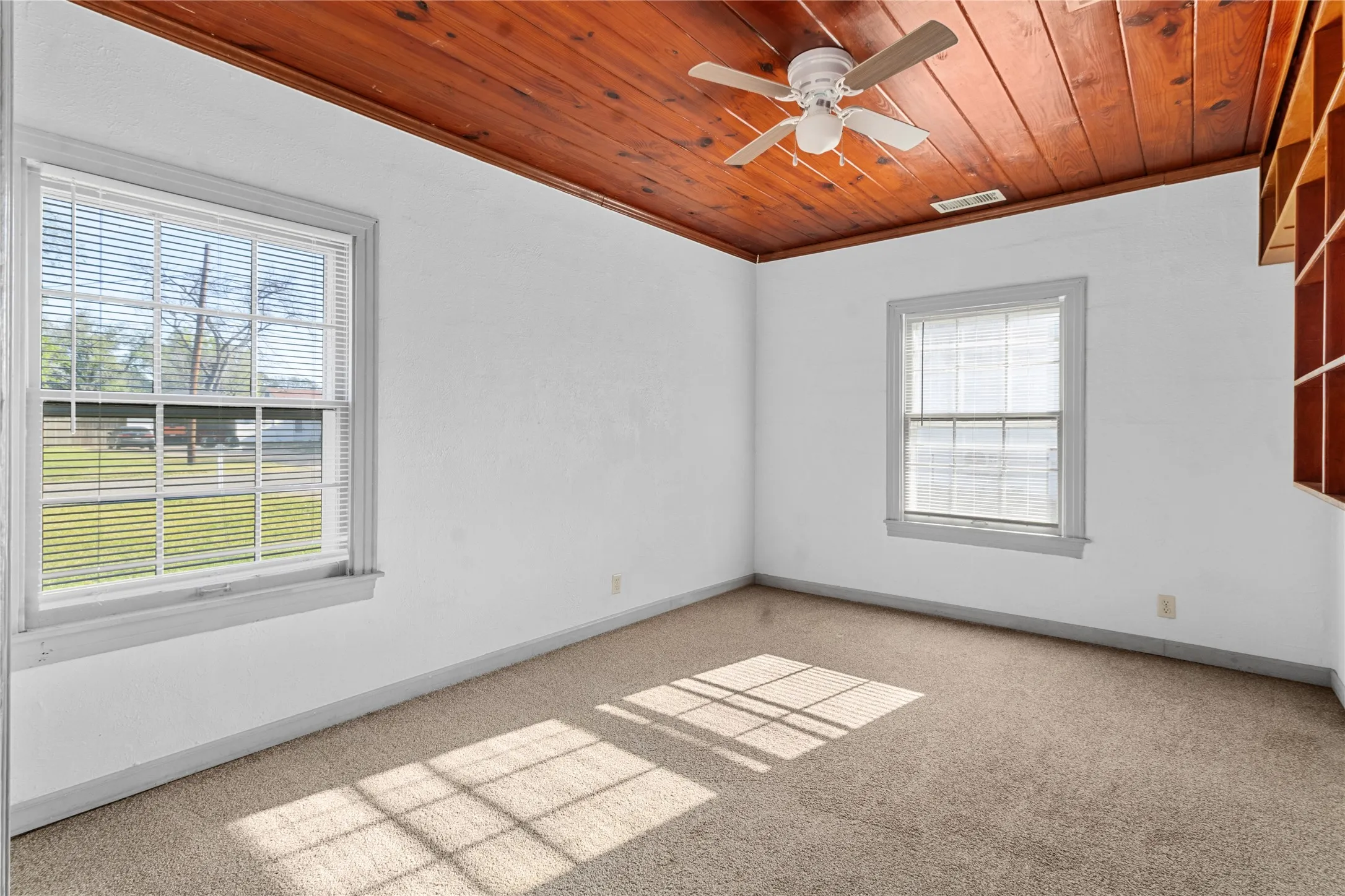 Apartment For Sale in Freestone County , 612 Poplar Street, Teague, Texas 75860, 3 Bedroom, 2 Bathroom, Garage spaces, 1,732 Sqft, built in 1965, mls#21216212, Real Estate Agent in Teague, Homes For Sale in Freestone county, Homes For Sale in Teague, Realtor in Teague Texas, Real Estate Brokerage Independent Realty Texas, Luminita Cordes Realtor