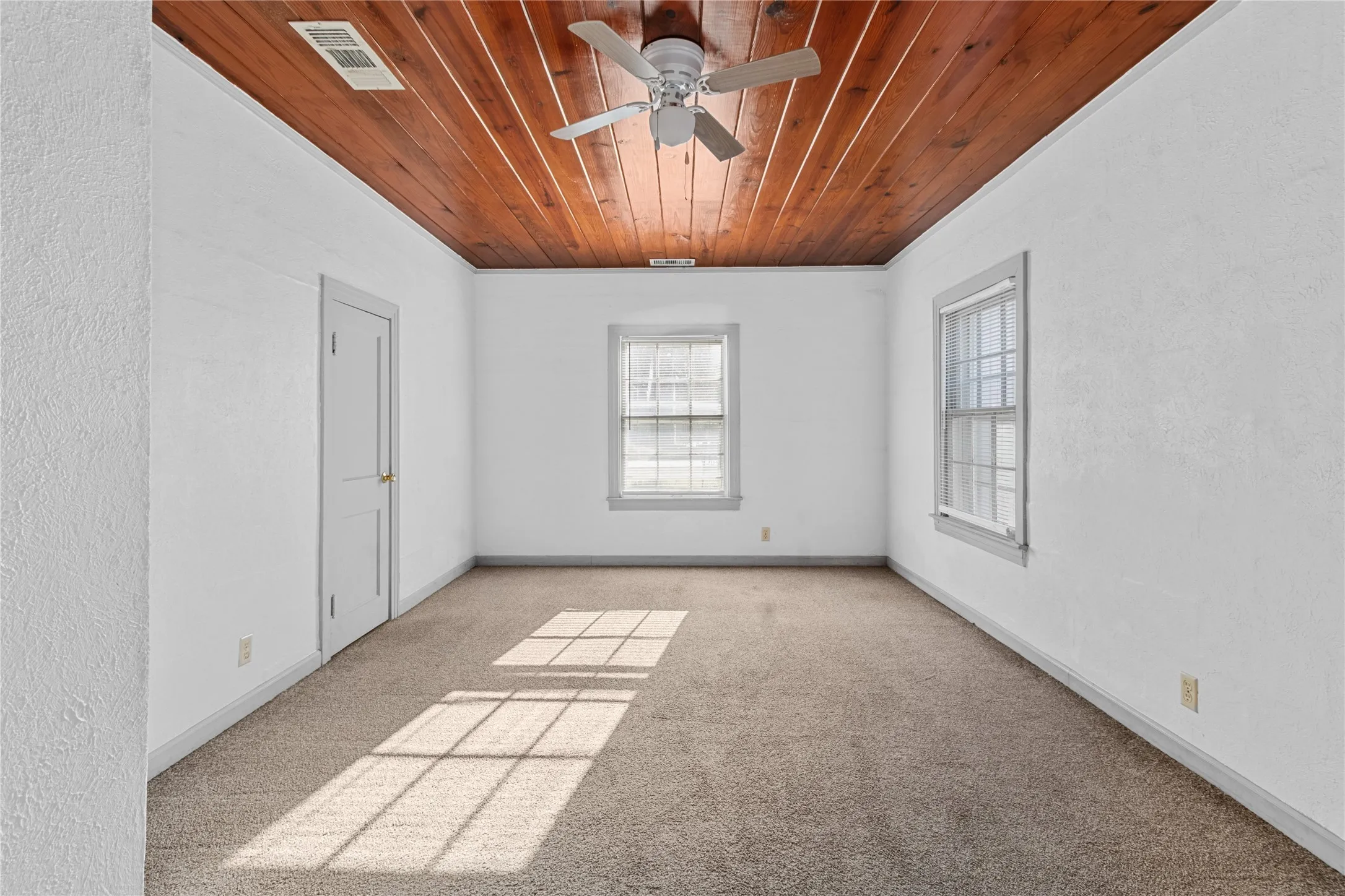 Apartment For Sale in Freestone County , 612 Poplar Street, Teague, Texas 75860, 3 Bedroom, 2 Bathroom, Garage spaces, 1,732 Sqft, built in 1965, mls#21216212, Real Estate Agent in Teague, Homes For Sale in Freestone county, Homes For Sale in Teague, Realtor in Teague Texas, Real Estate Brokerage Independent Realty Texas, Luminita Cordes Realtor