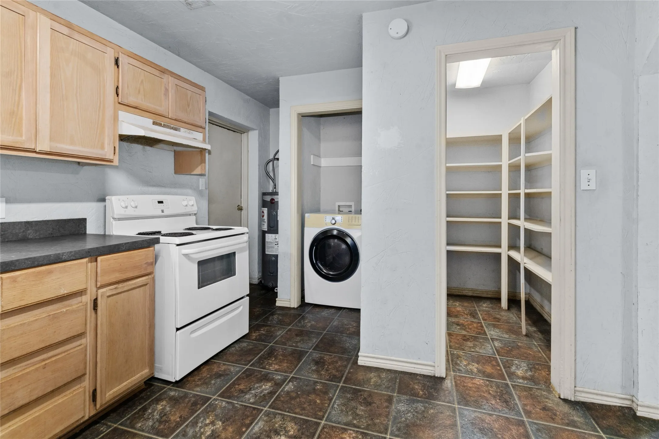 Apartment For Sale in Freestone County , 612 Poplar Street, Teague, Texas 75860, 3 Bedroom, 2 Bathroom, Garage spaces, 1,732 Sqft, built in 1965, mls#21216212, Real Estate Agent in Teague, Homes For Sale in Freestone county, Homes For Sale in Teague, Realtor in Teague Texas, Real Estate Brokerage Independent Realty Texas, Luminita Cordes Realtor