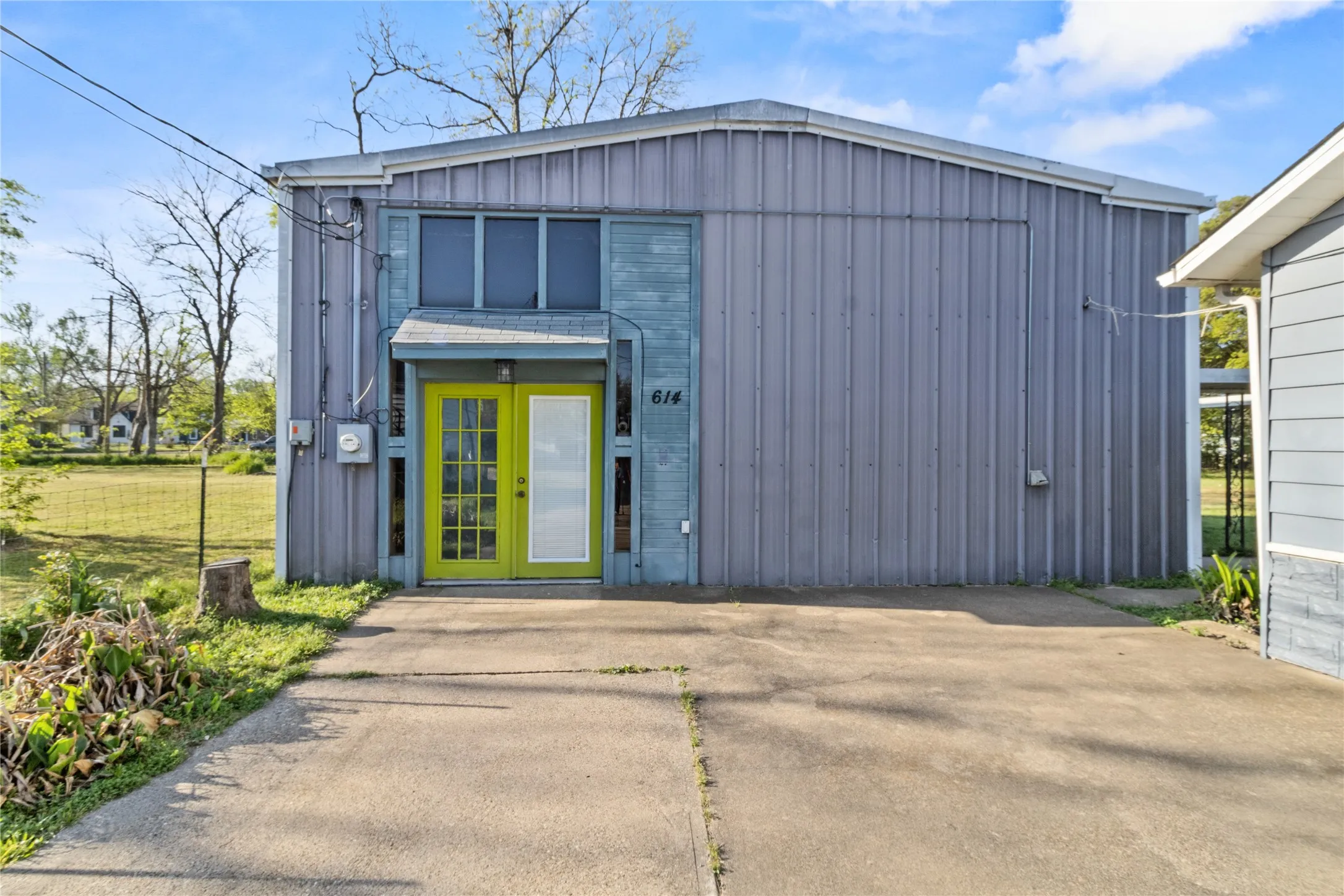 Apartment For Sale in Freestone County , 612 Poplar Street, Teague, Texas 75860, 3 Bedroom, 2 Bathroom, Garage spaces, 1,732 Sqft, built in 1965, mls#21216212, Real Estate Agent in Teague, Homes For Sale in Freestone county, Homes For Sale in Teague, Realtor in Teague Texas, Real Estate Brokerage Independent Realty Texas, Luminita Cordes Realtor