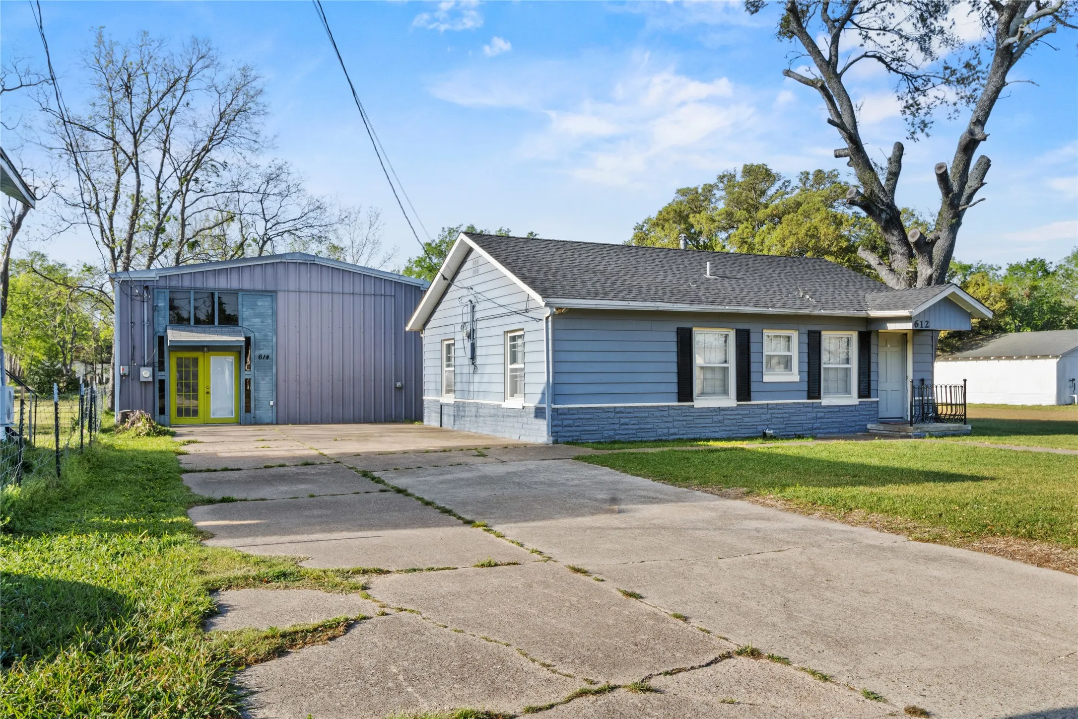Apartment For Sale in Freestone County , 612 Poplar Street, Teague, Texas 75860, 3 Bedroom, 2 Bathroom, Garage spaces, 1,732 Sqft, built in 1965, mls#21216212, Real Estate Agent in Teague, Homes For Sale in Freestone county, Homes For Sale in Teague, Realtor in Teague Texas, Real Estate Brokerage Independent Realty Texas, Luminita Cordes Realtor
